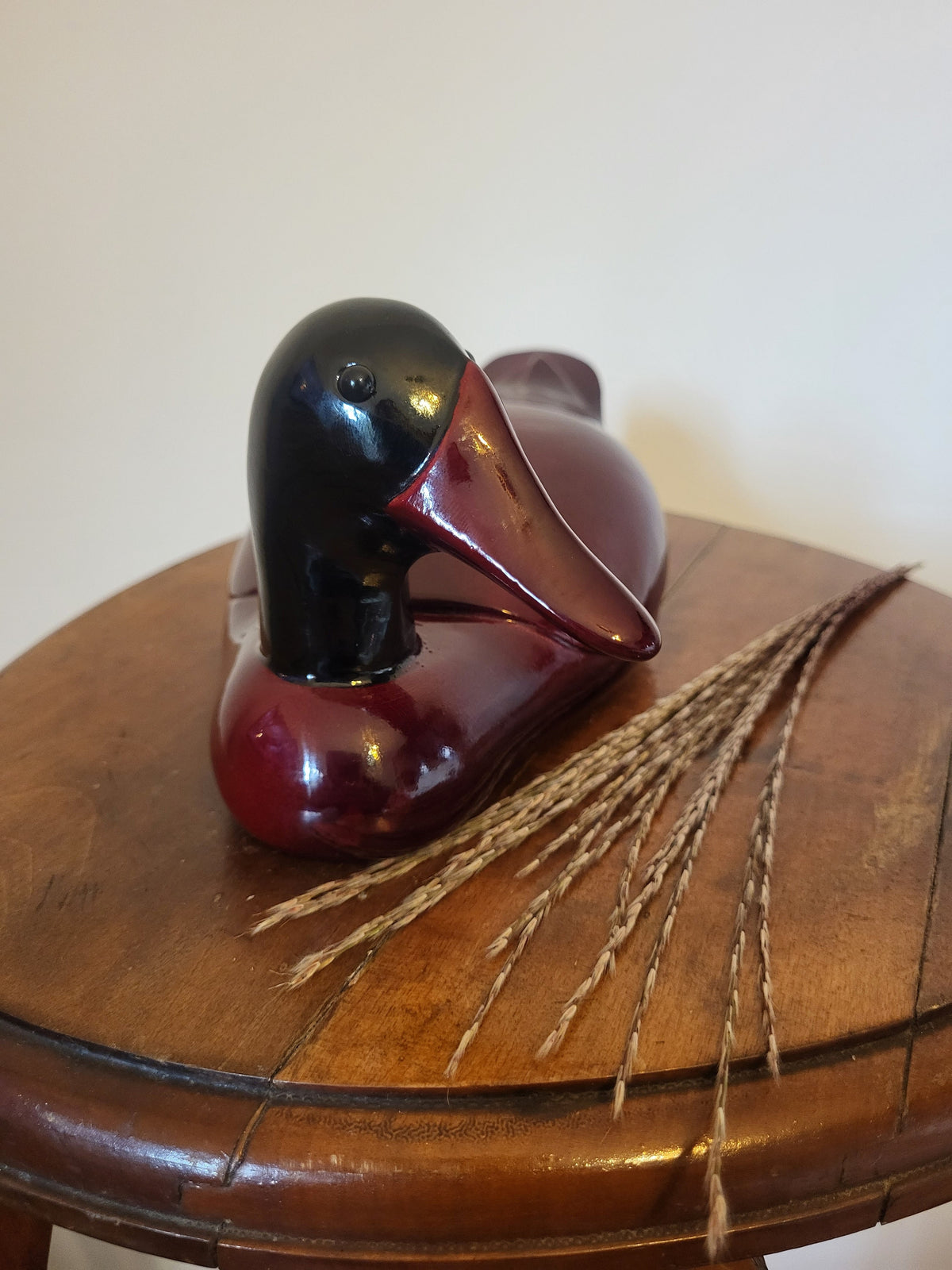 Canard en bois laqué