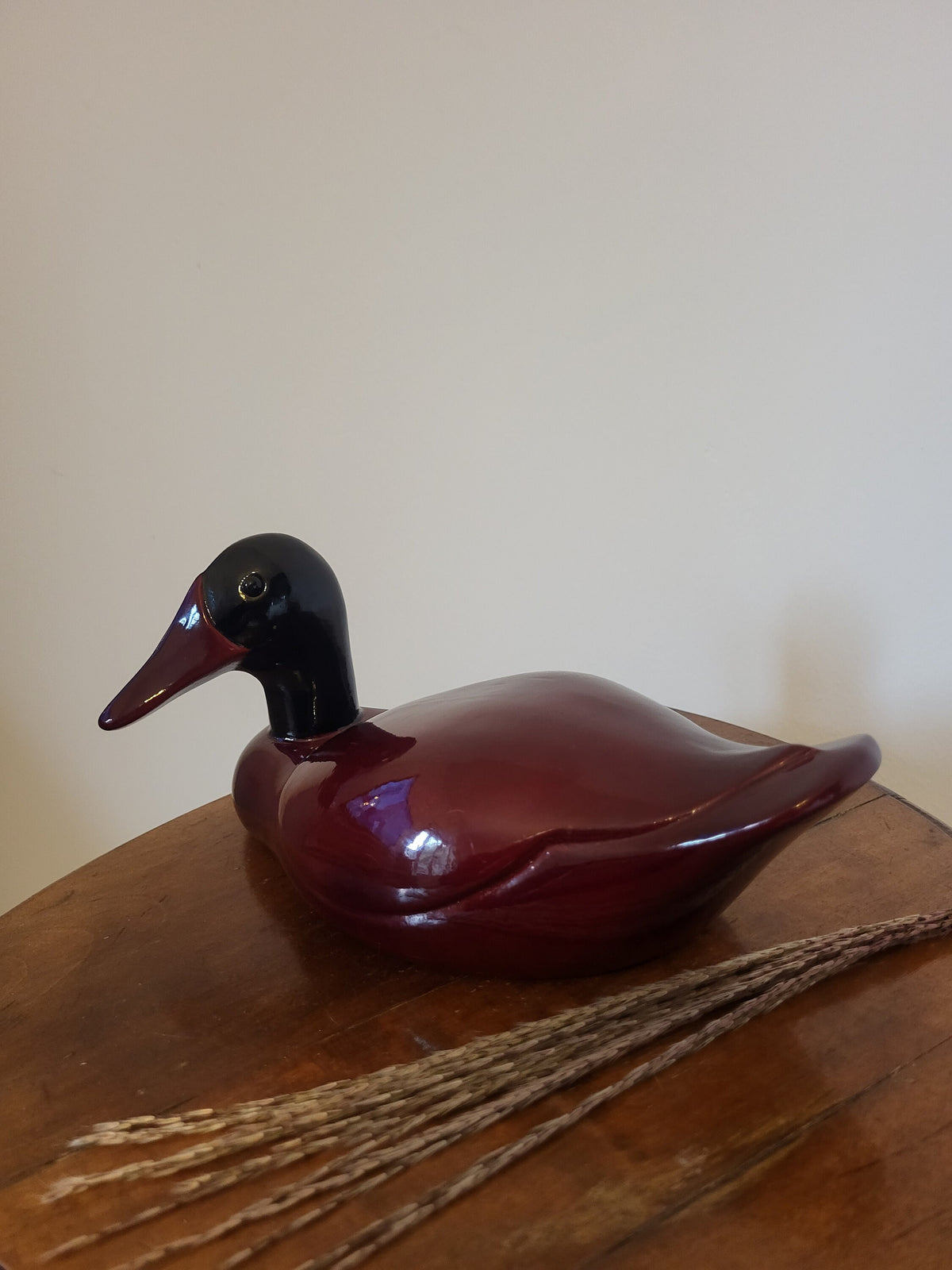 Canard en bois laqué