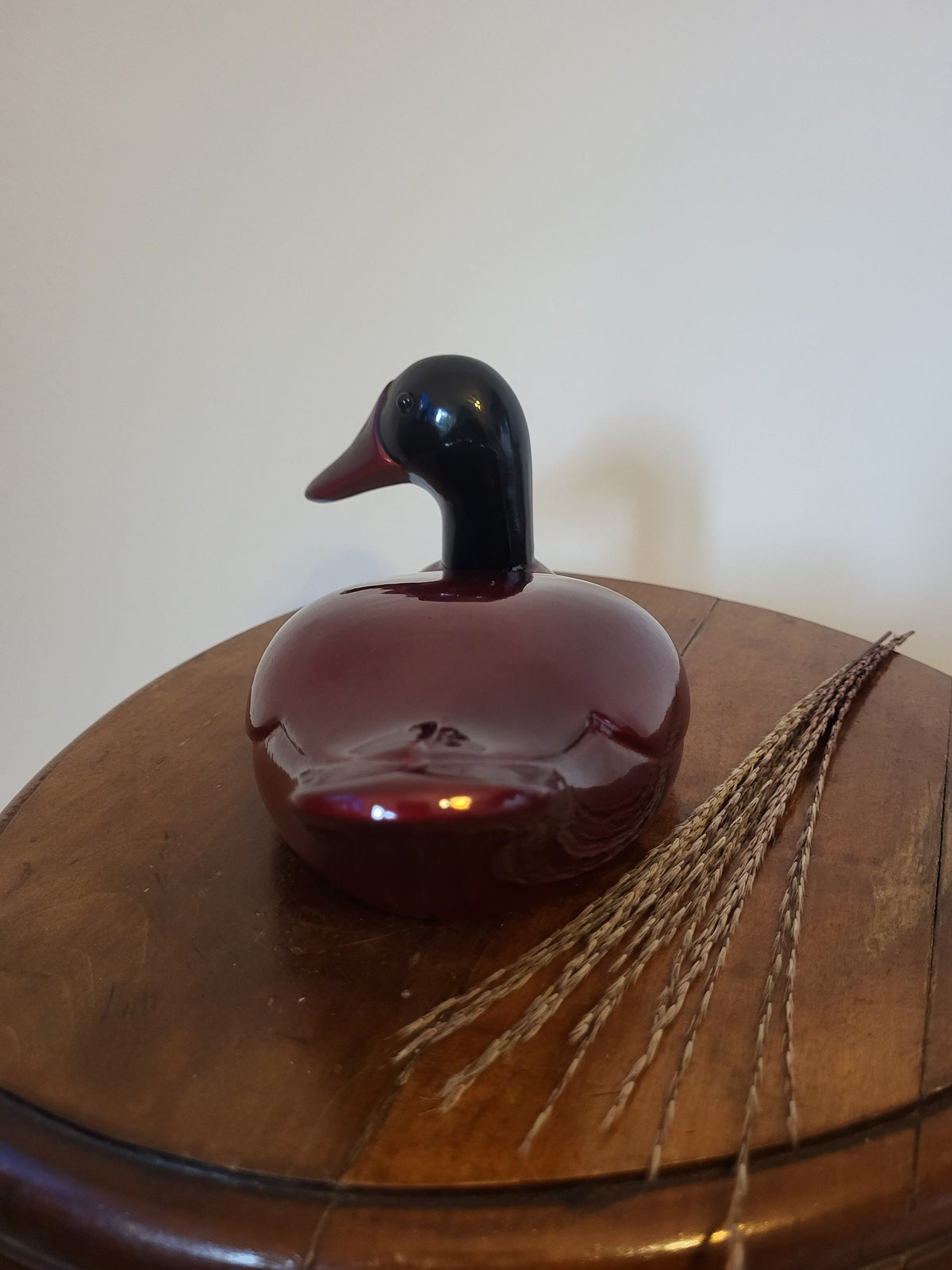 Canard en bois laqué