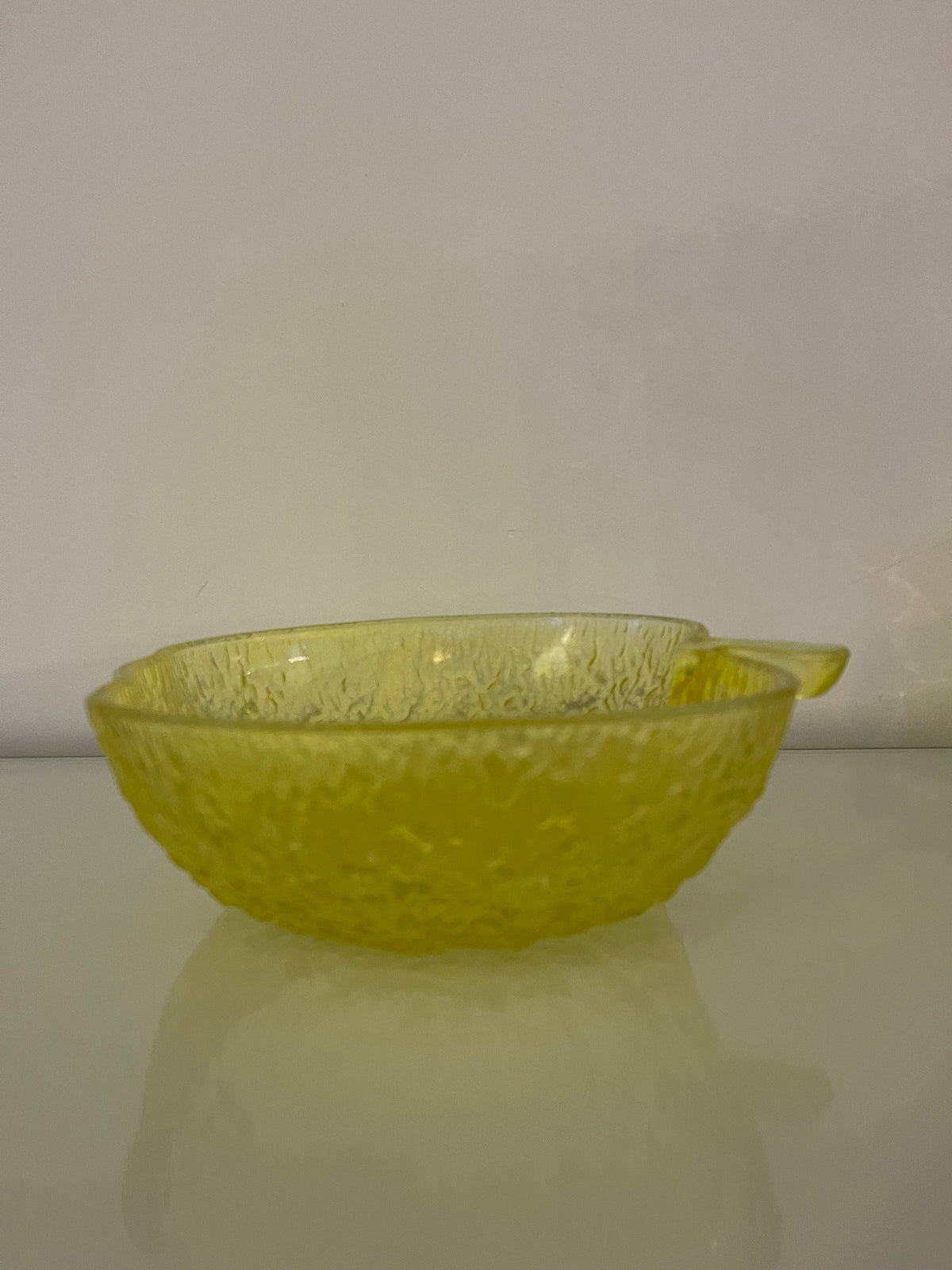 Service dessert coupelles verre jaune en forme de pommes années 70