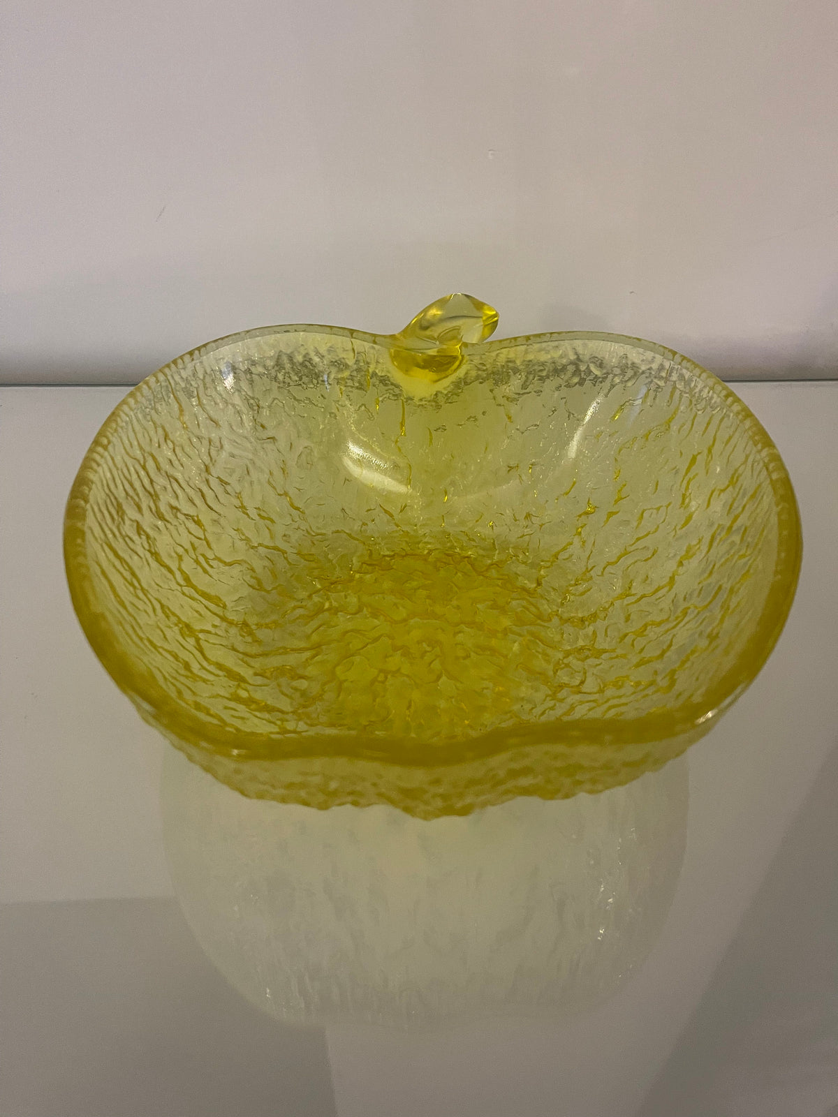 Service dessert coupelles verre jaune en forme de pommes années 70