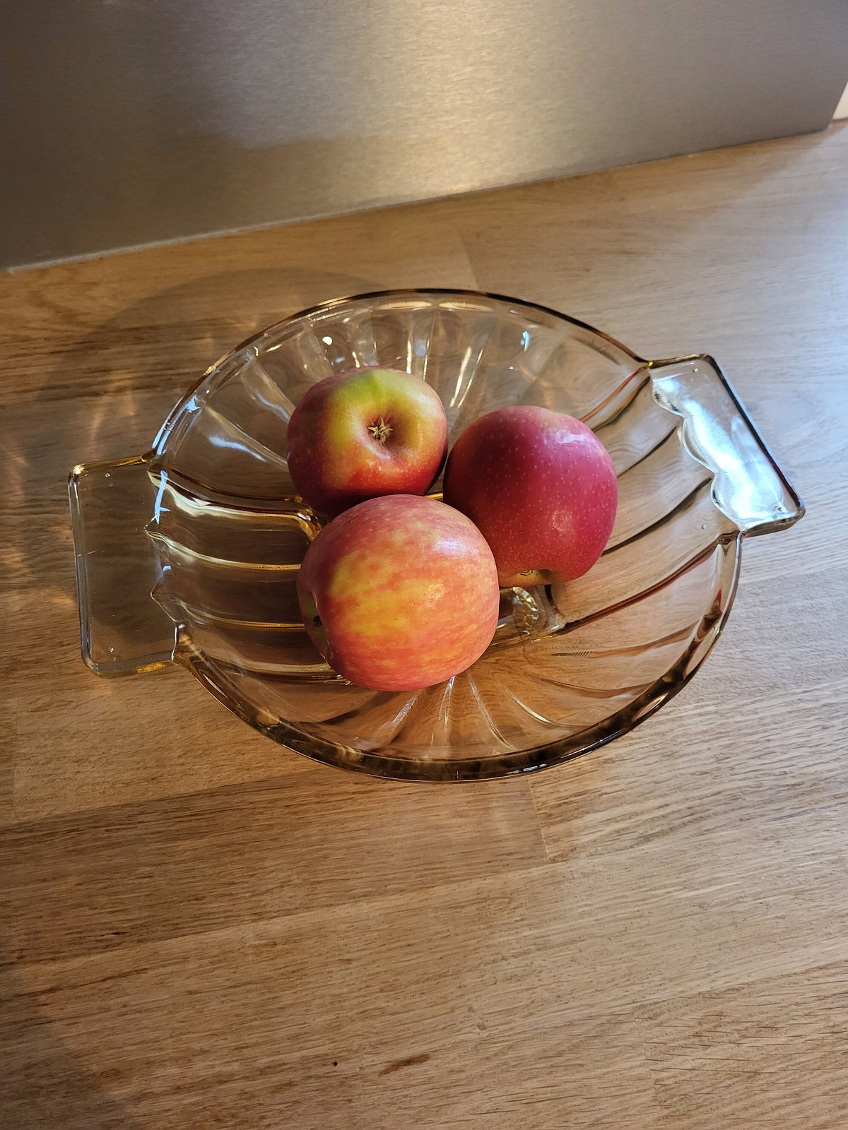 Plat en verre irisé