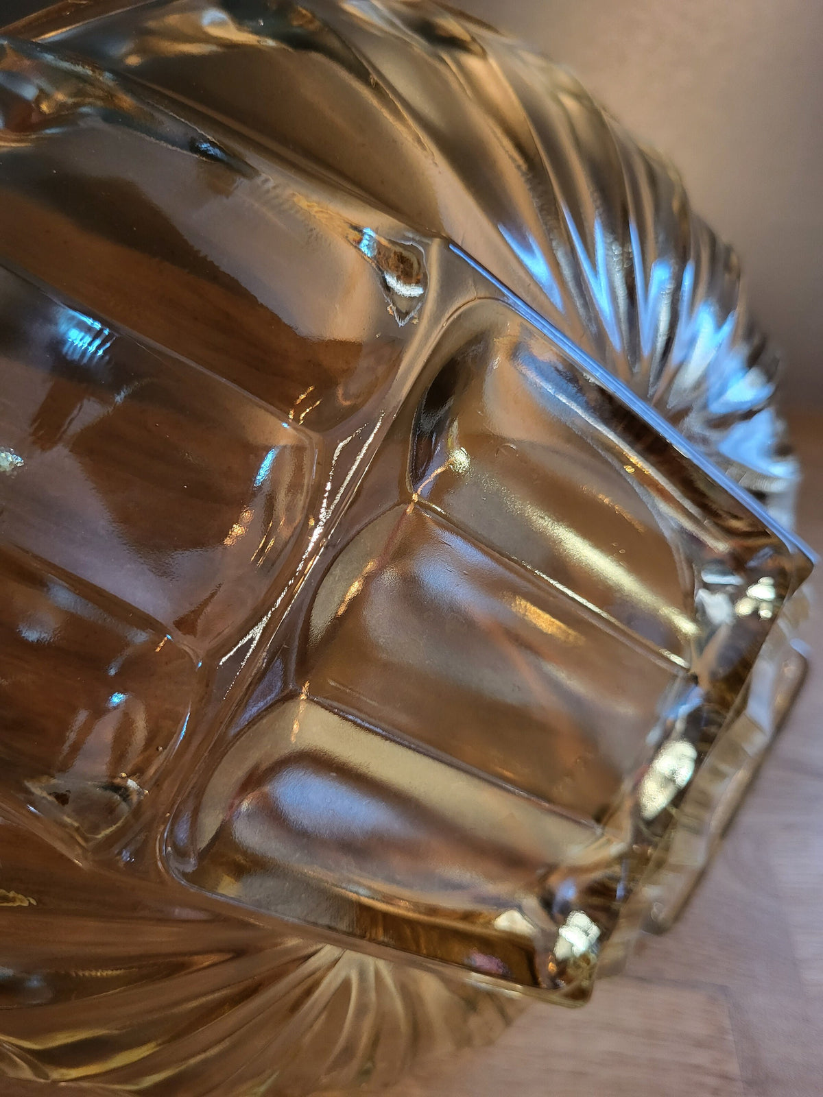 Plat en verre irisé