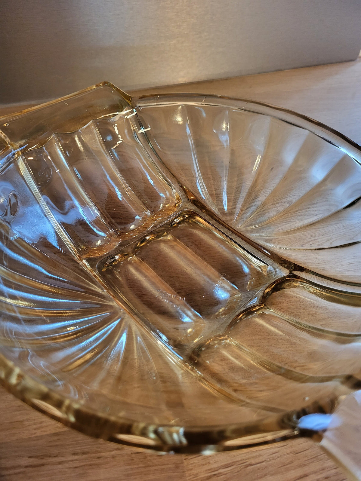 Plat en verre irisé
