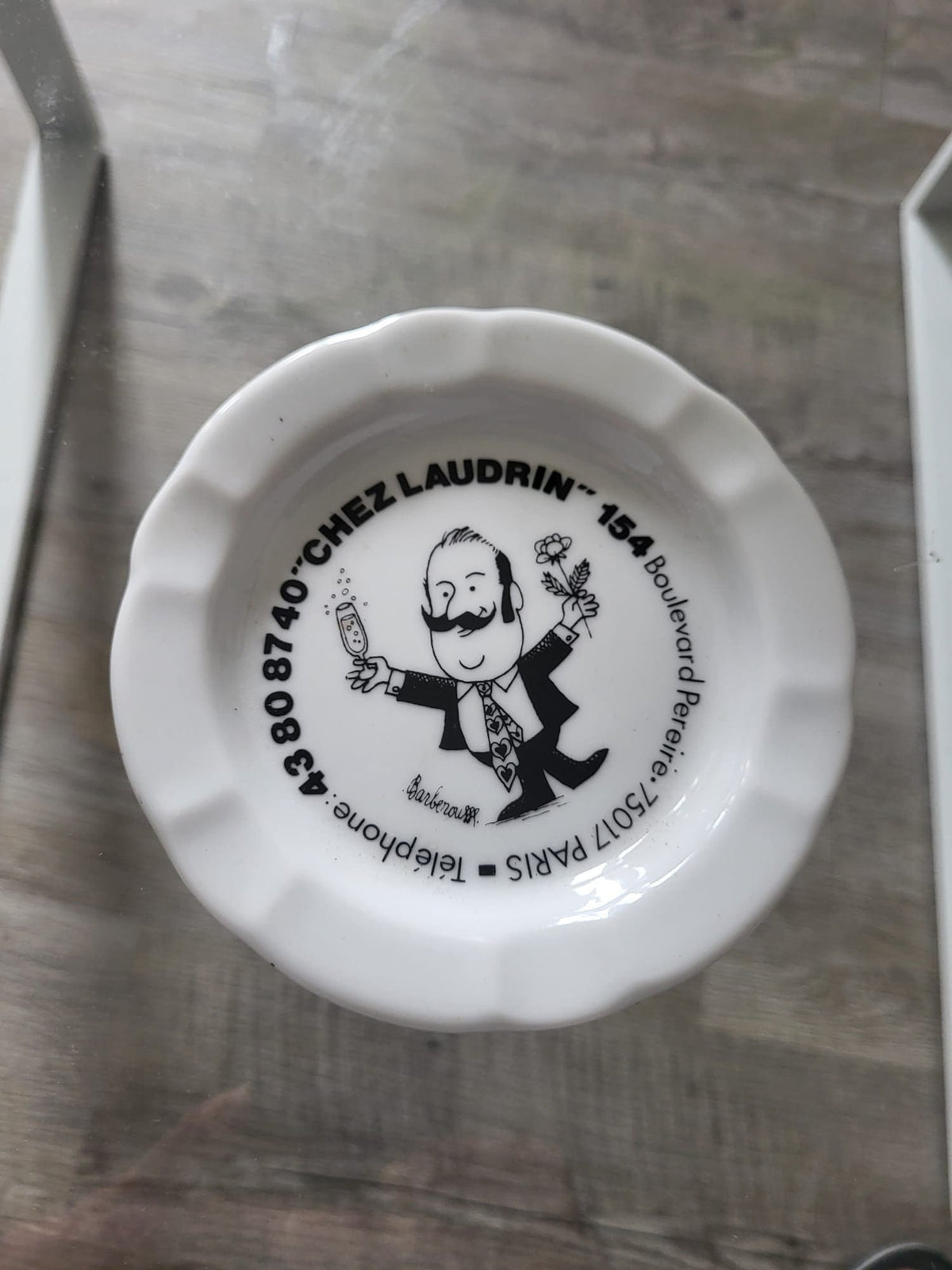 Cendrier en porcelaine publicitaire