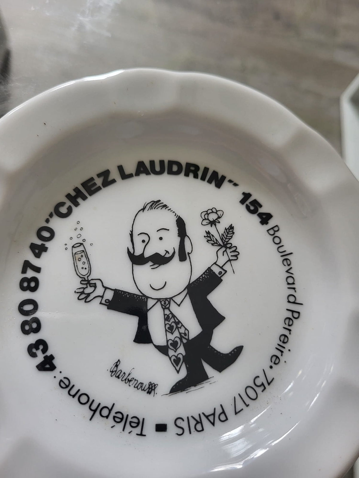 Cendrier en porcelaine publicitaire