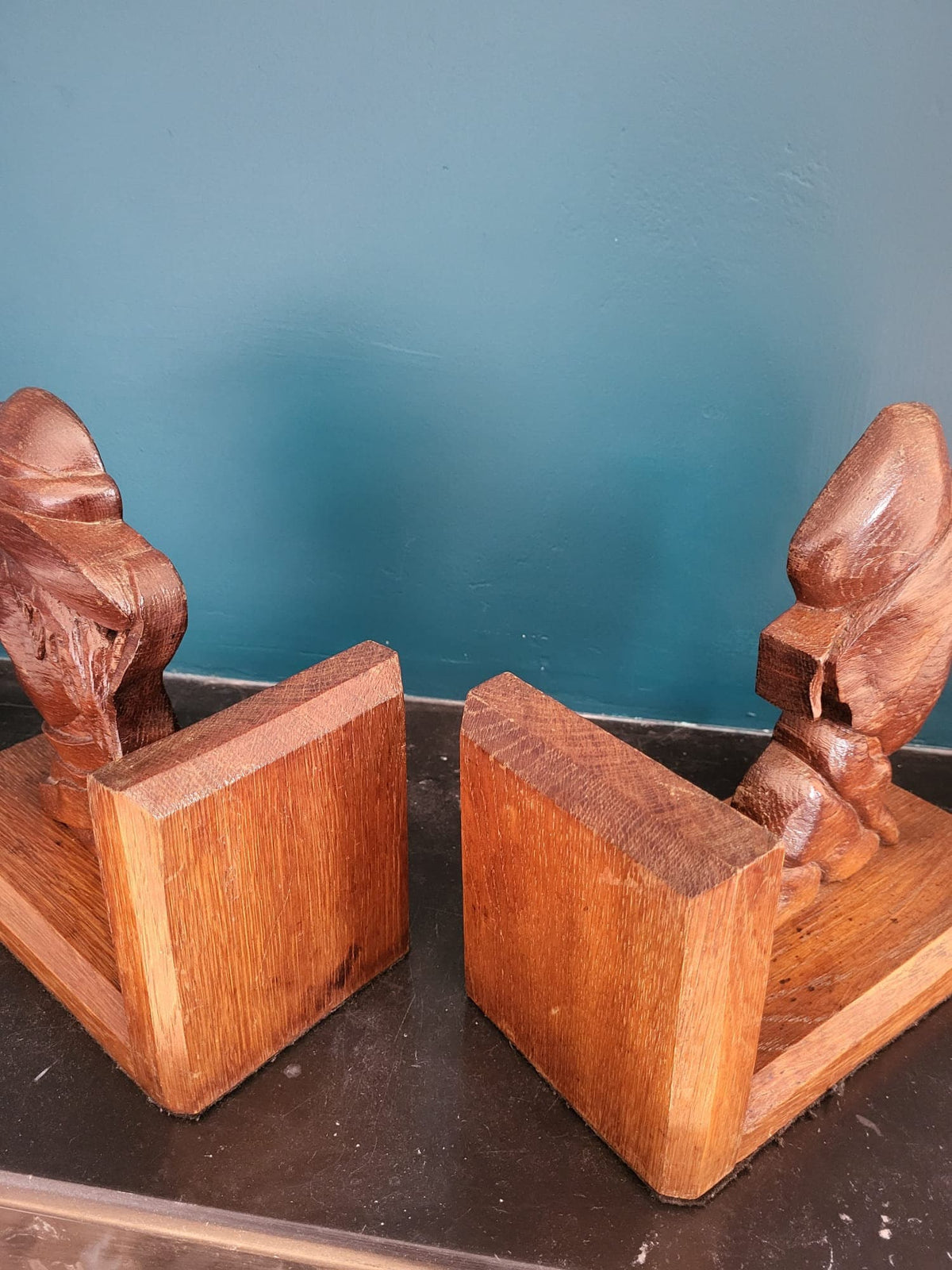 Serre livres en bois sculpté Bretagne