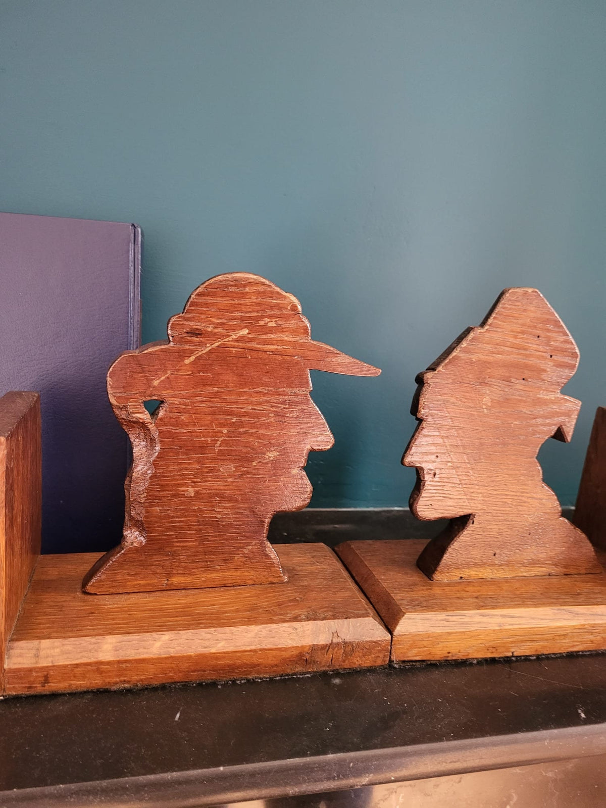 Serre livres en bois sculpté Bretagne