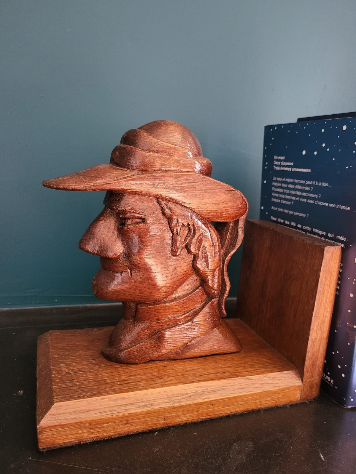 Serre livres en bois sculpté Bretagne