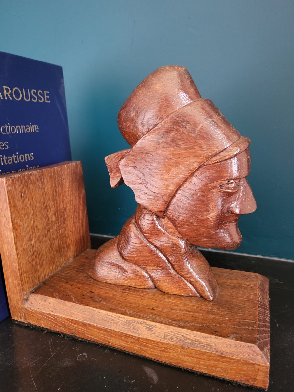 Serre livres en bois sculpté Bretagne
