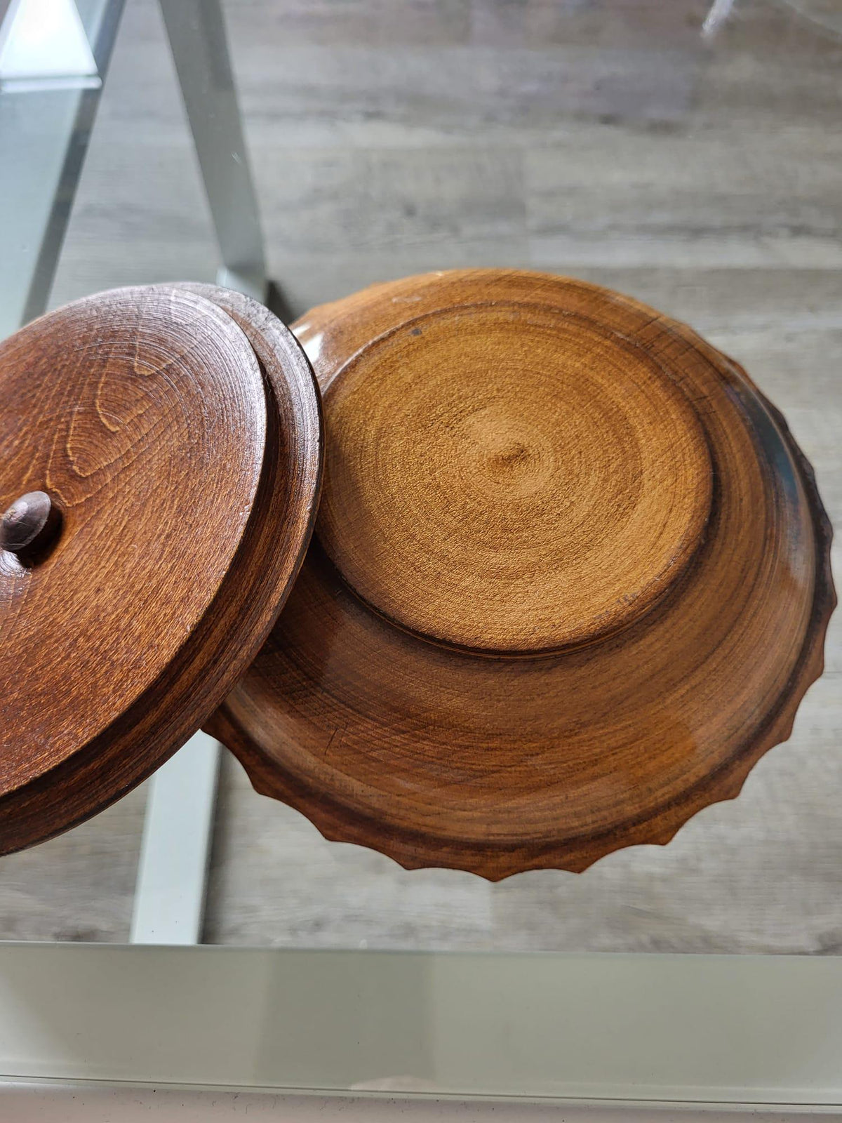 Boite en bois sculpté