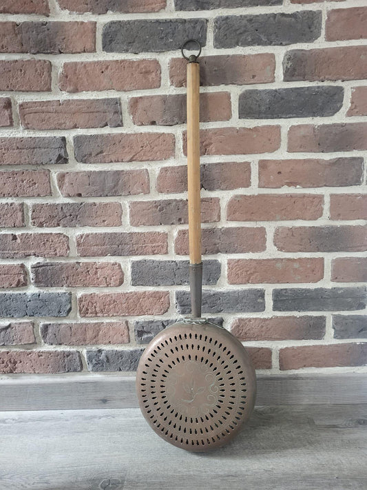Bassinoire en cuivre et bois