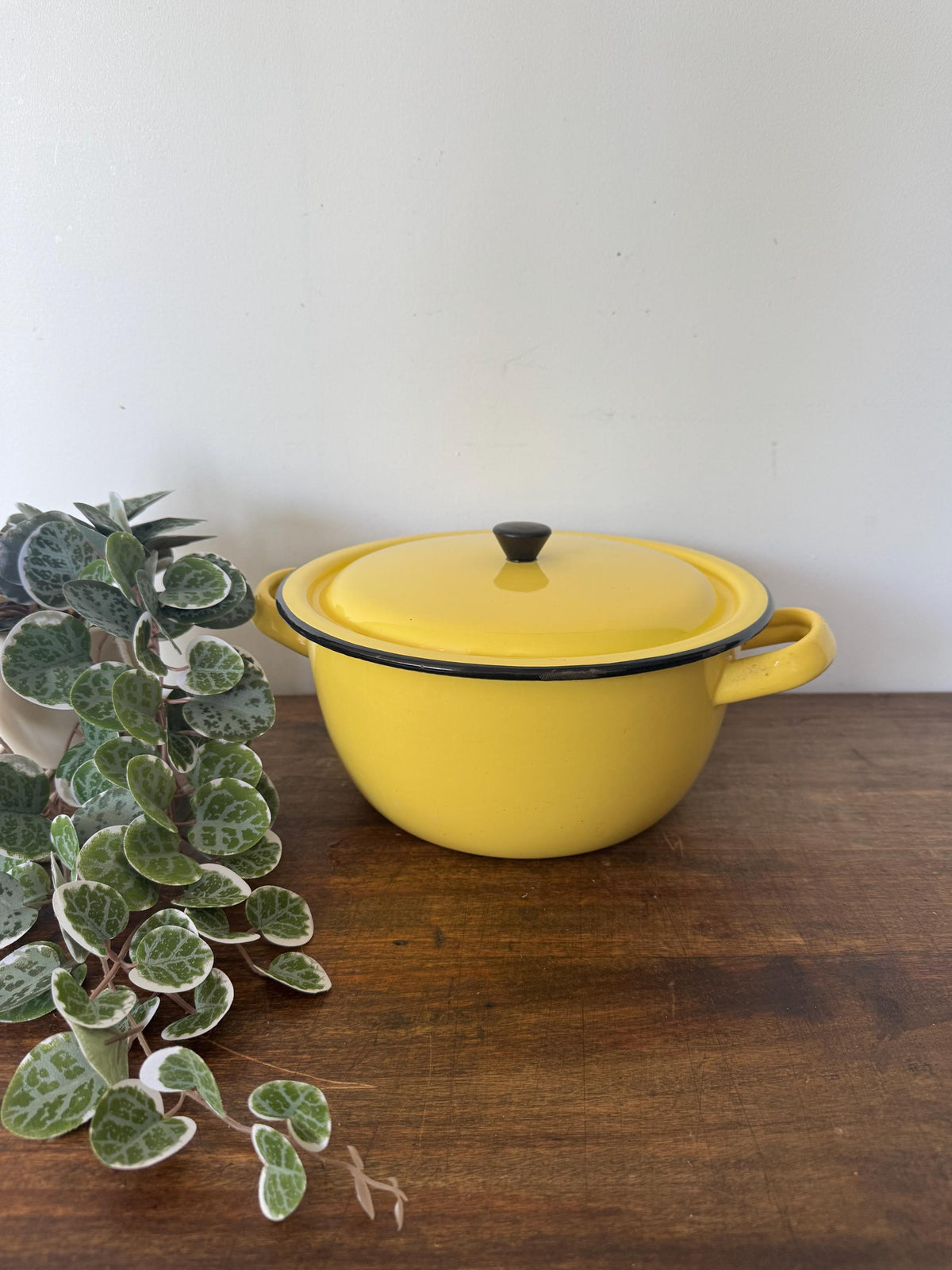 Marmite faitout émaillé jaune vintage