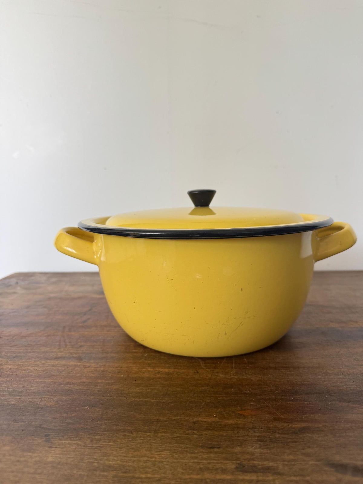 Marmite faitout émaillé jaune vintage