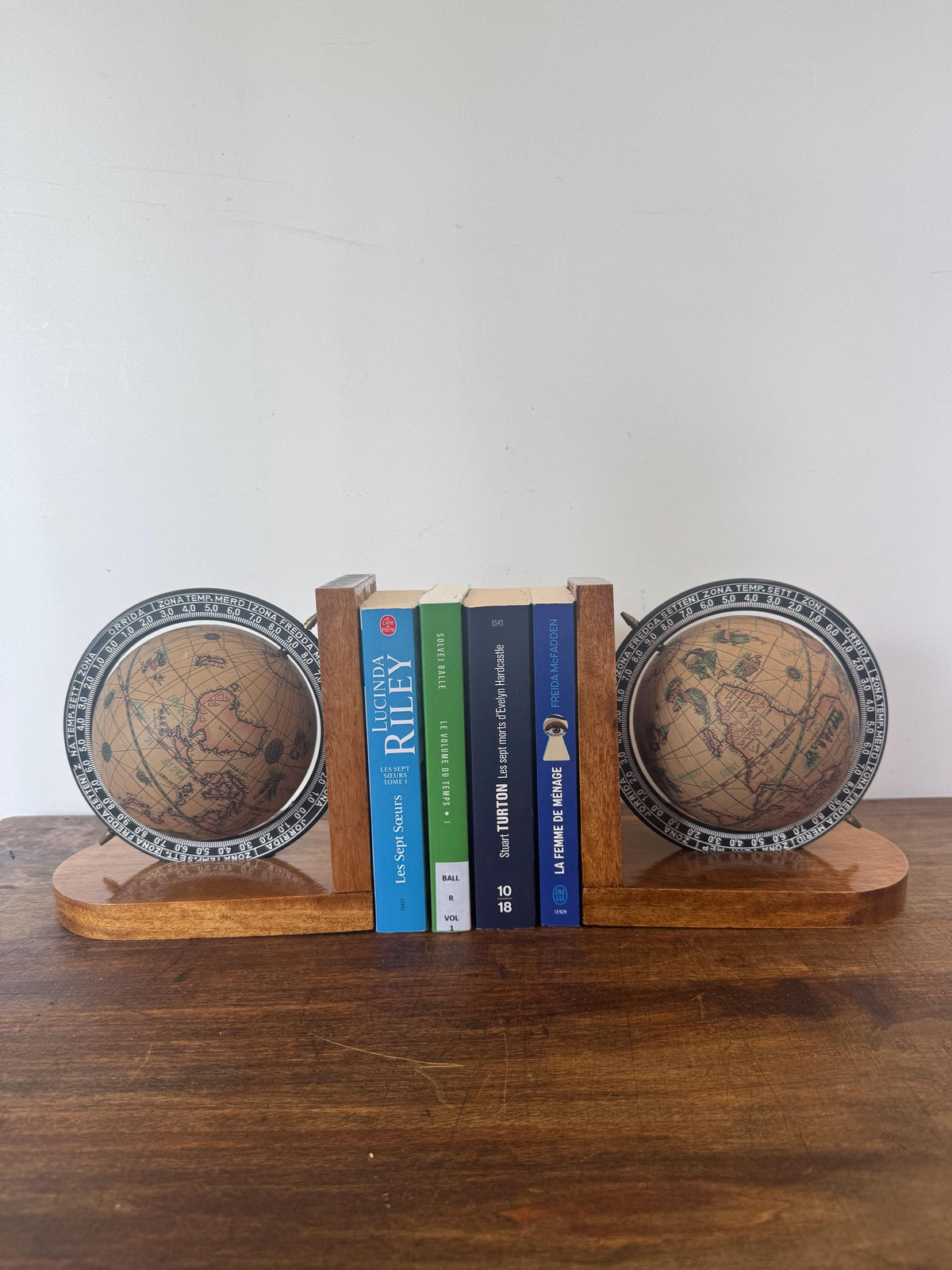 Serre livres map monde vintage