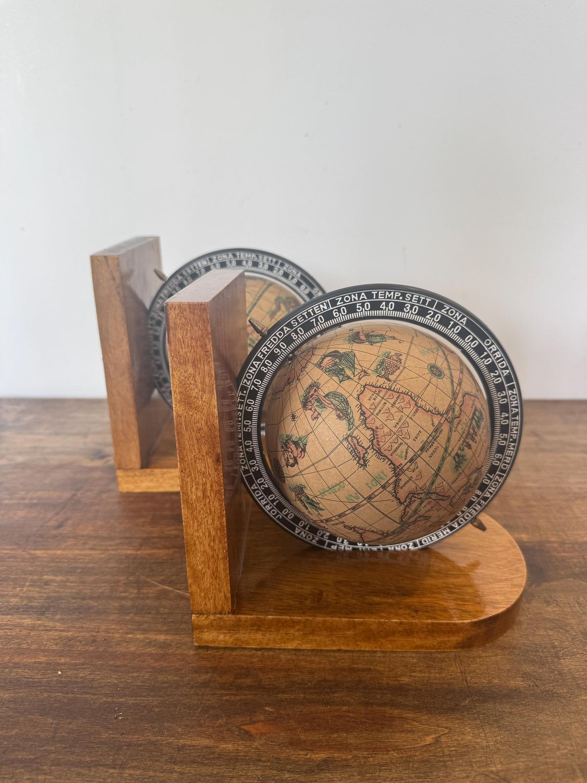 Serre livres map monde vintage
