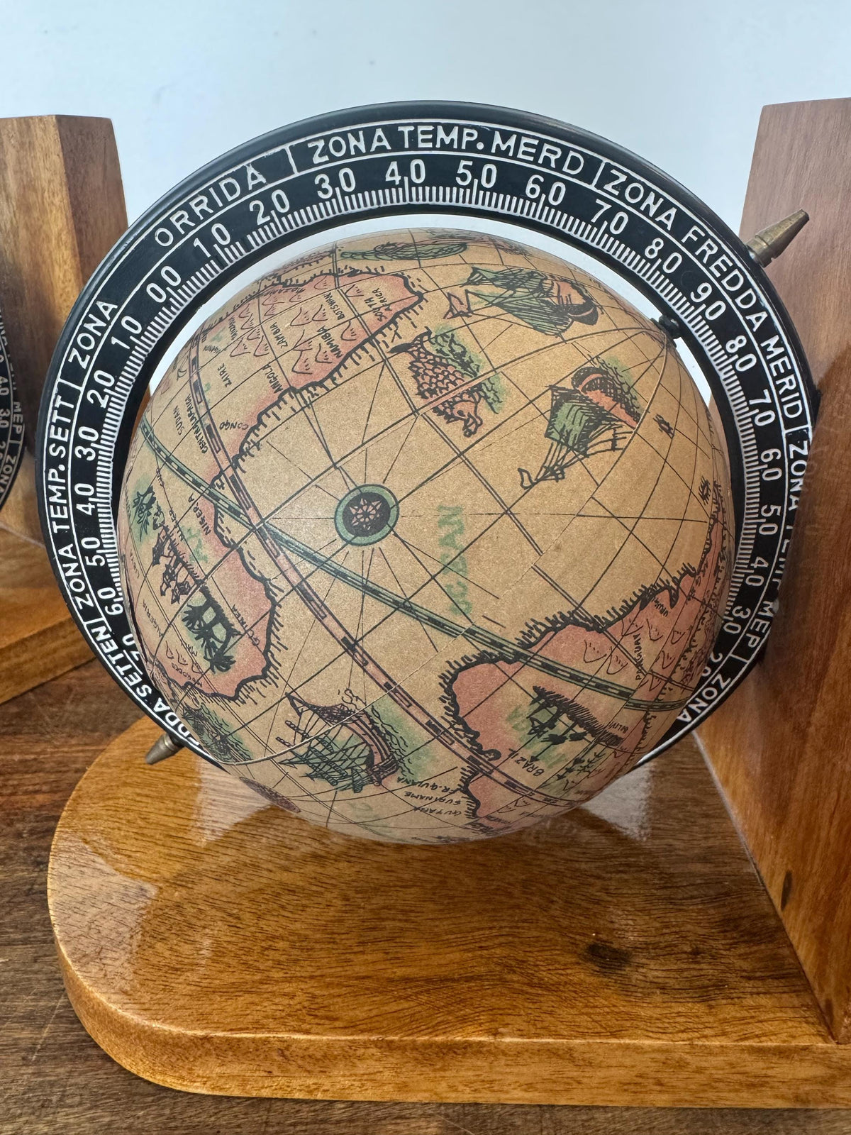 Serre livres map monde vintage