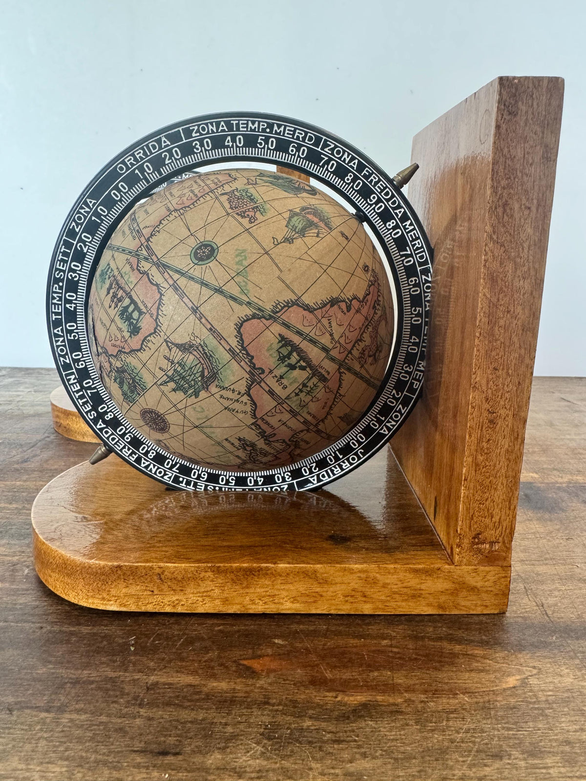 Serre livres map monde vintage