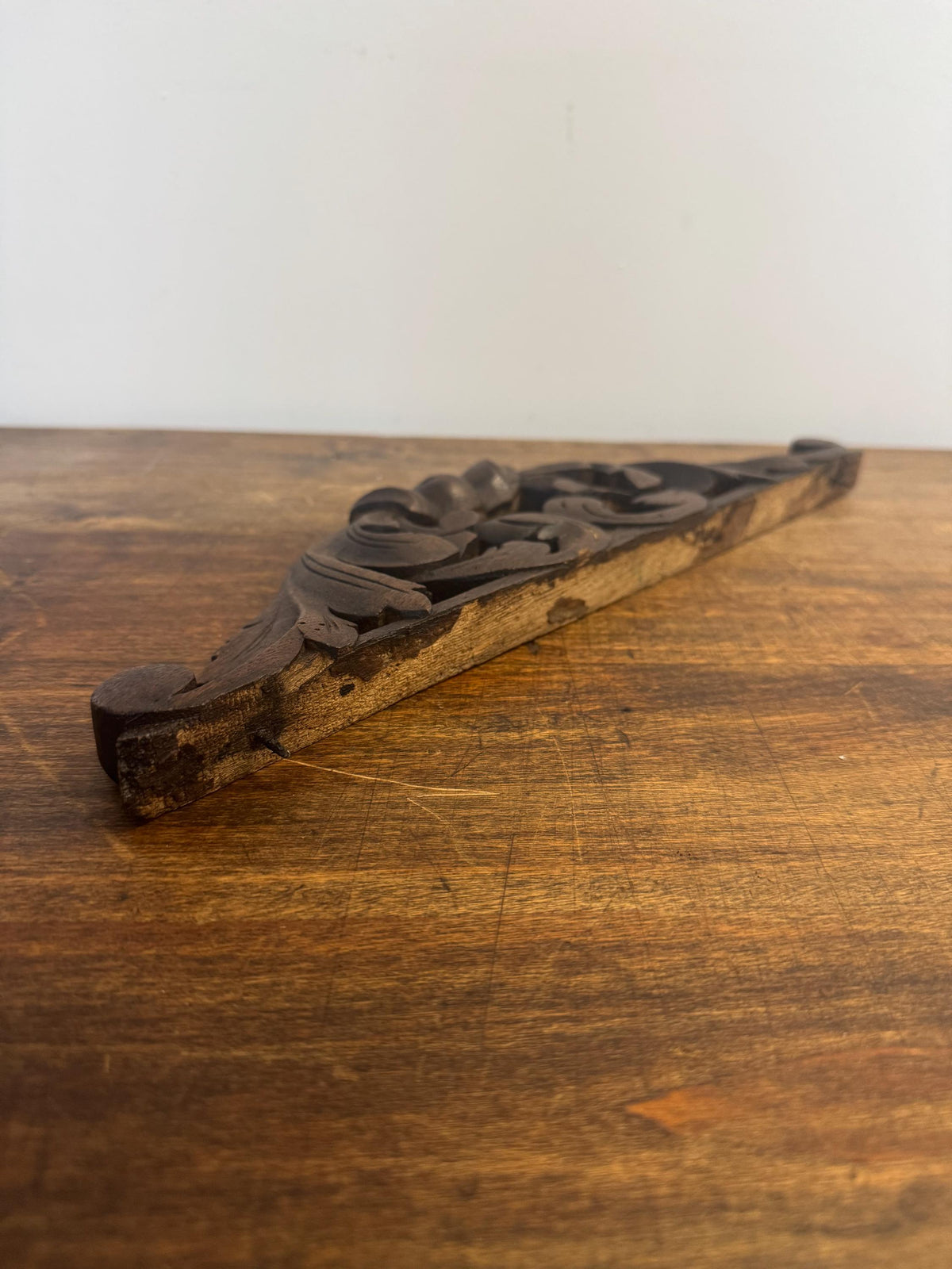 Fronton ancien bois