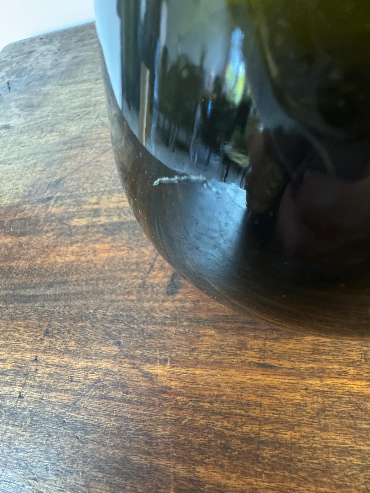 Carafes vertes en verre anciennes