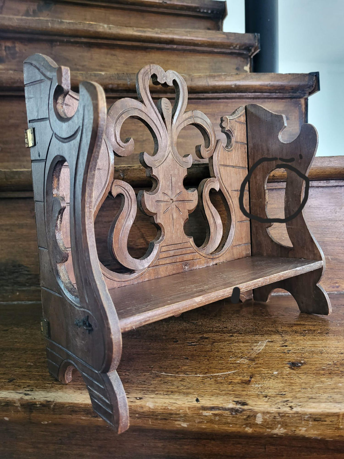 Etagère ancienne bois sculpté