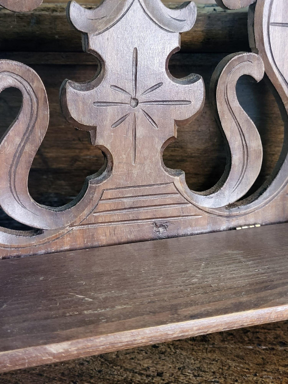 Etagère ancienne bois sculpté