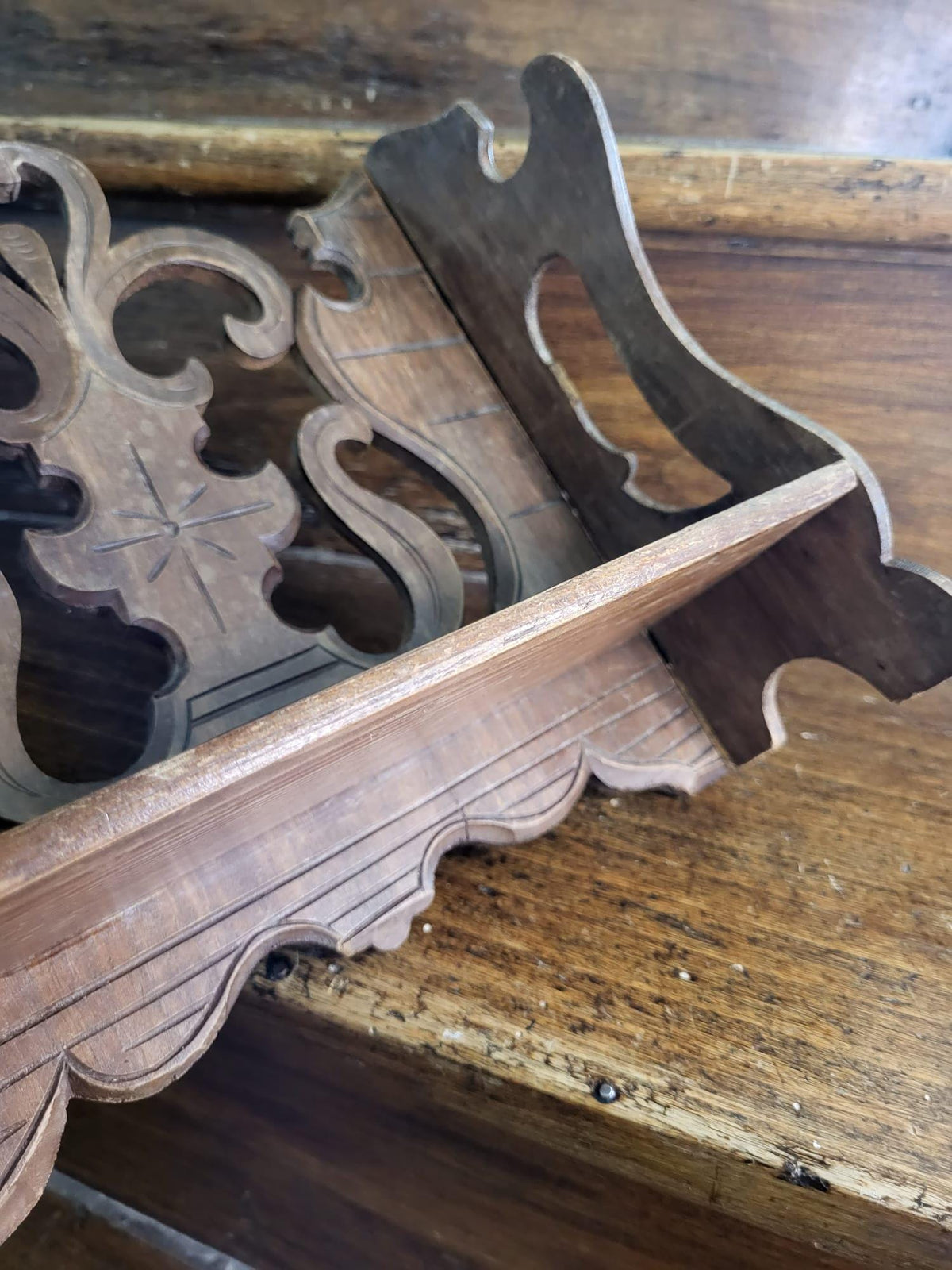 Etagère ancienne bois sculpté