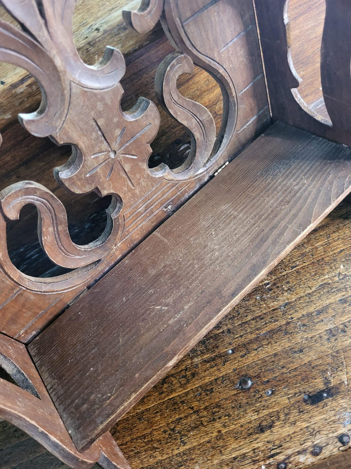 Etagère ancienne bois sculpté