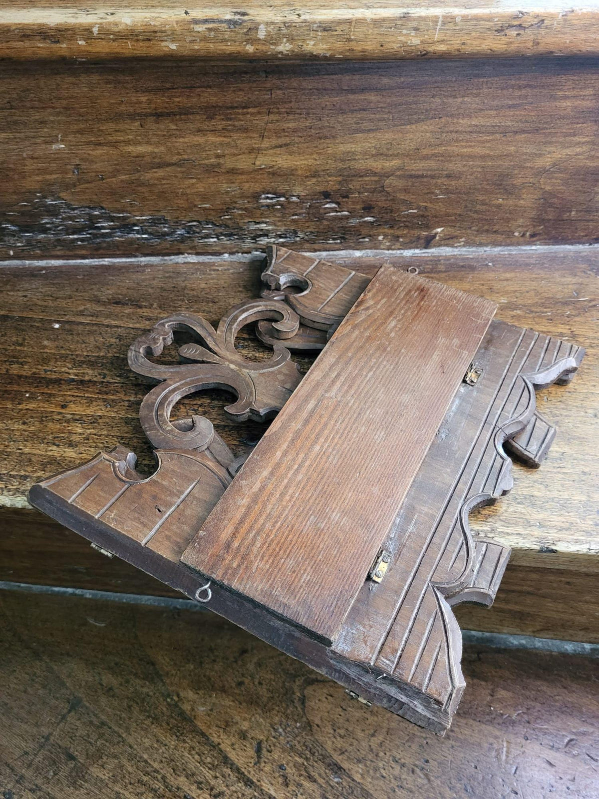 Etagère ancienne bois sculpté