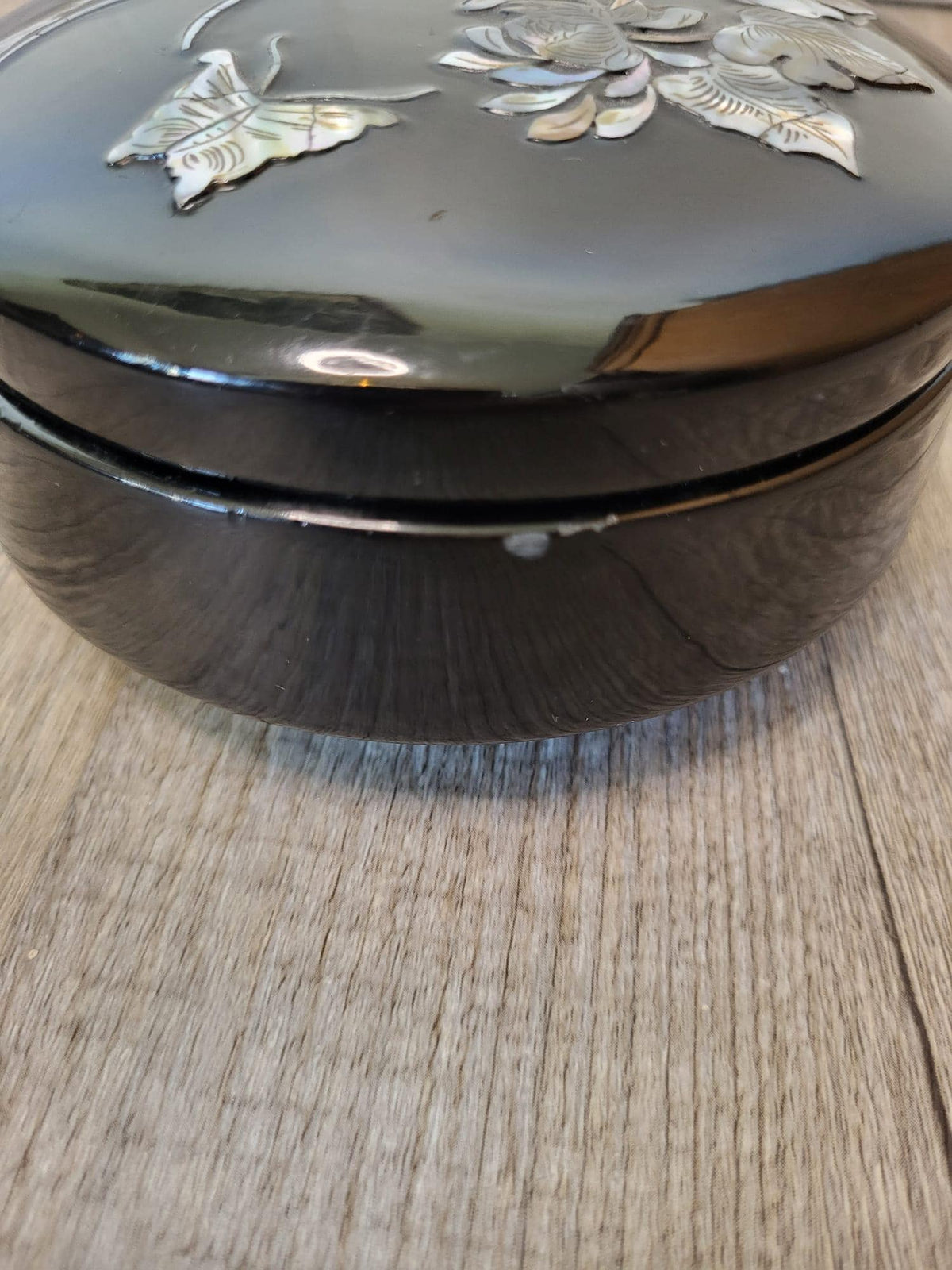 Boite à bijoux laqué et nacre