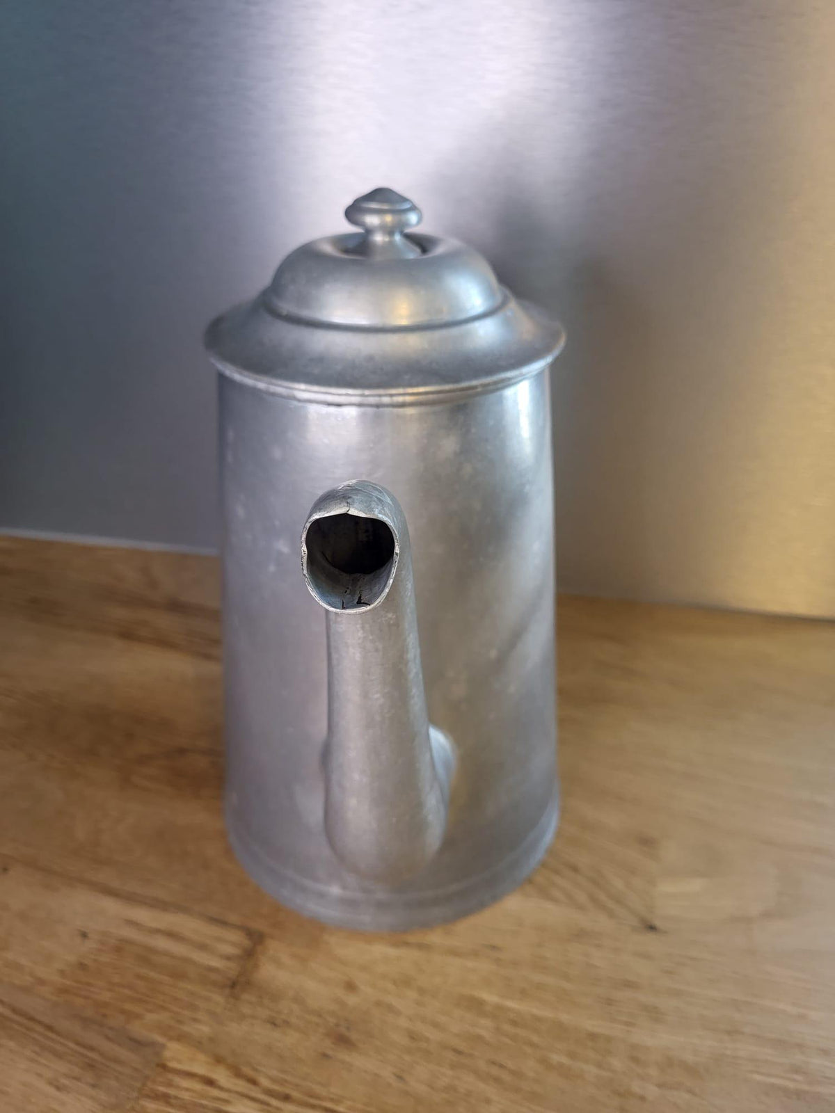 Cafetière ancienne en aluminium
