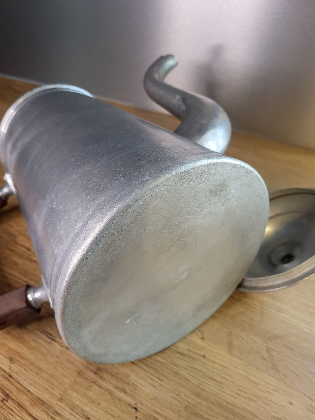 Cafetière ancienne en aluminium