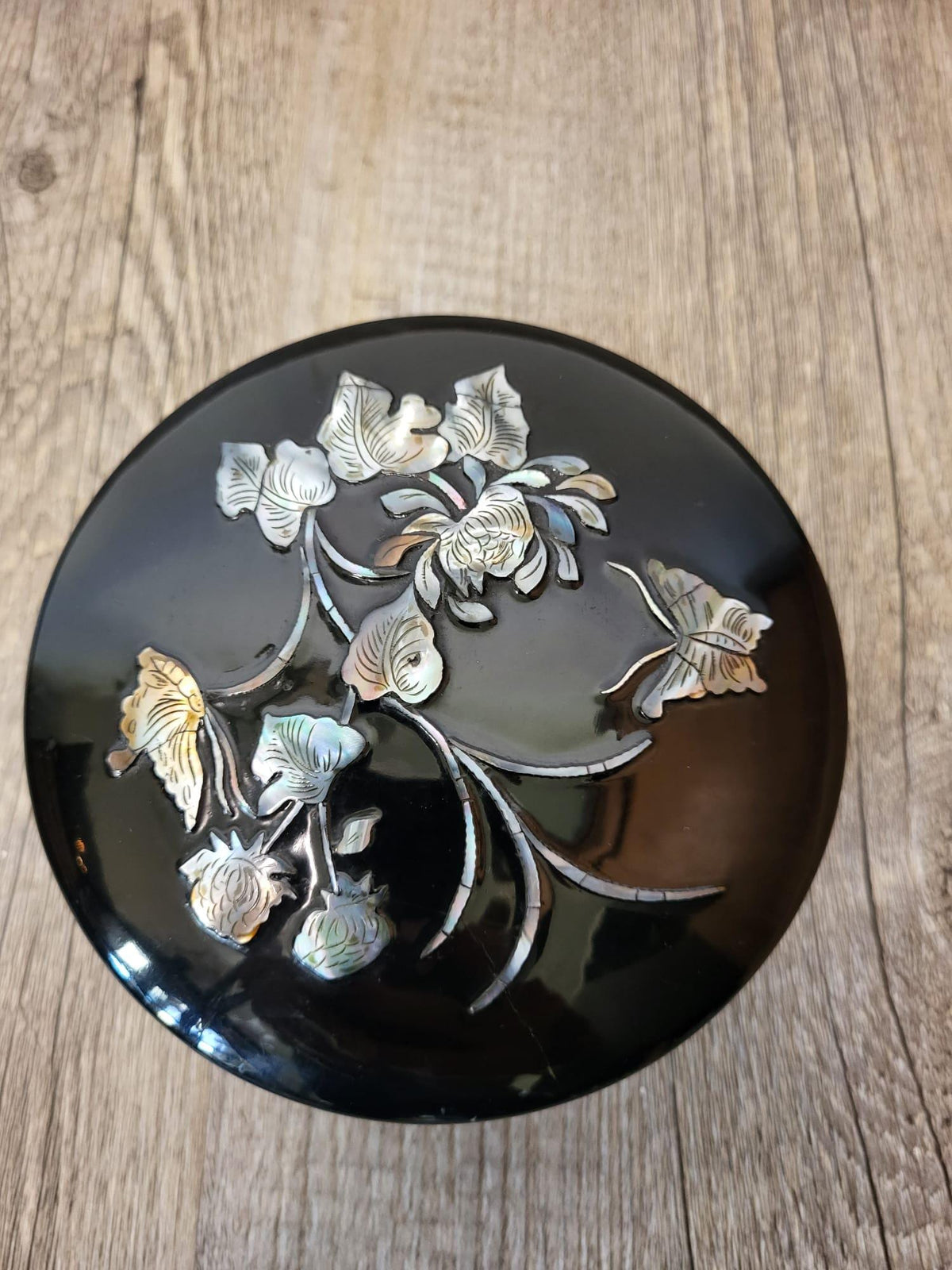 Boite à bijoux laqué et nacre