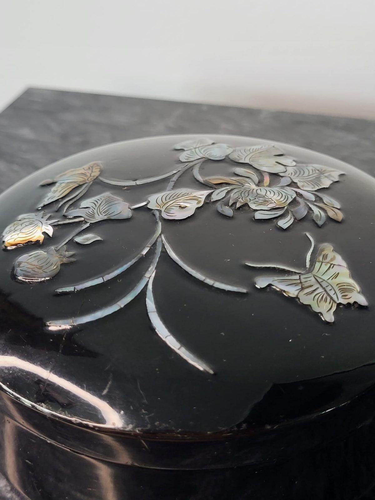Boite à bijoux laqué et nacre