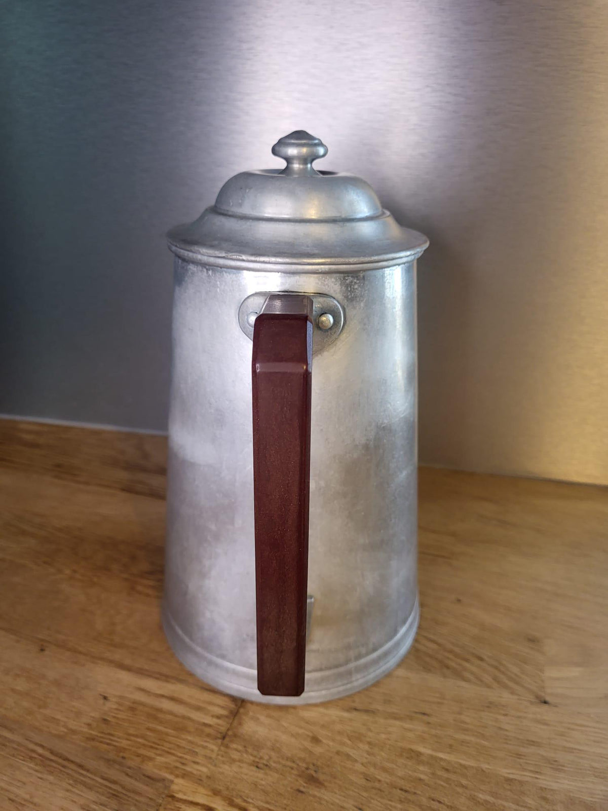 Cafetière ancienne en aluminium