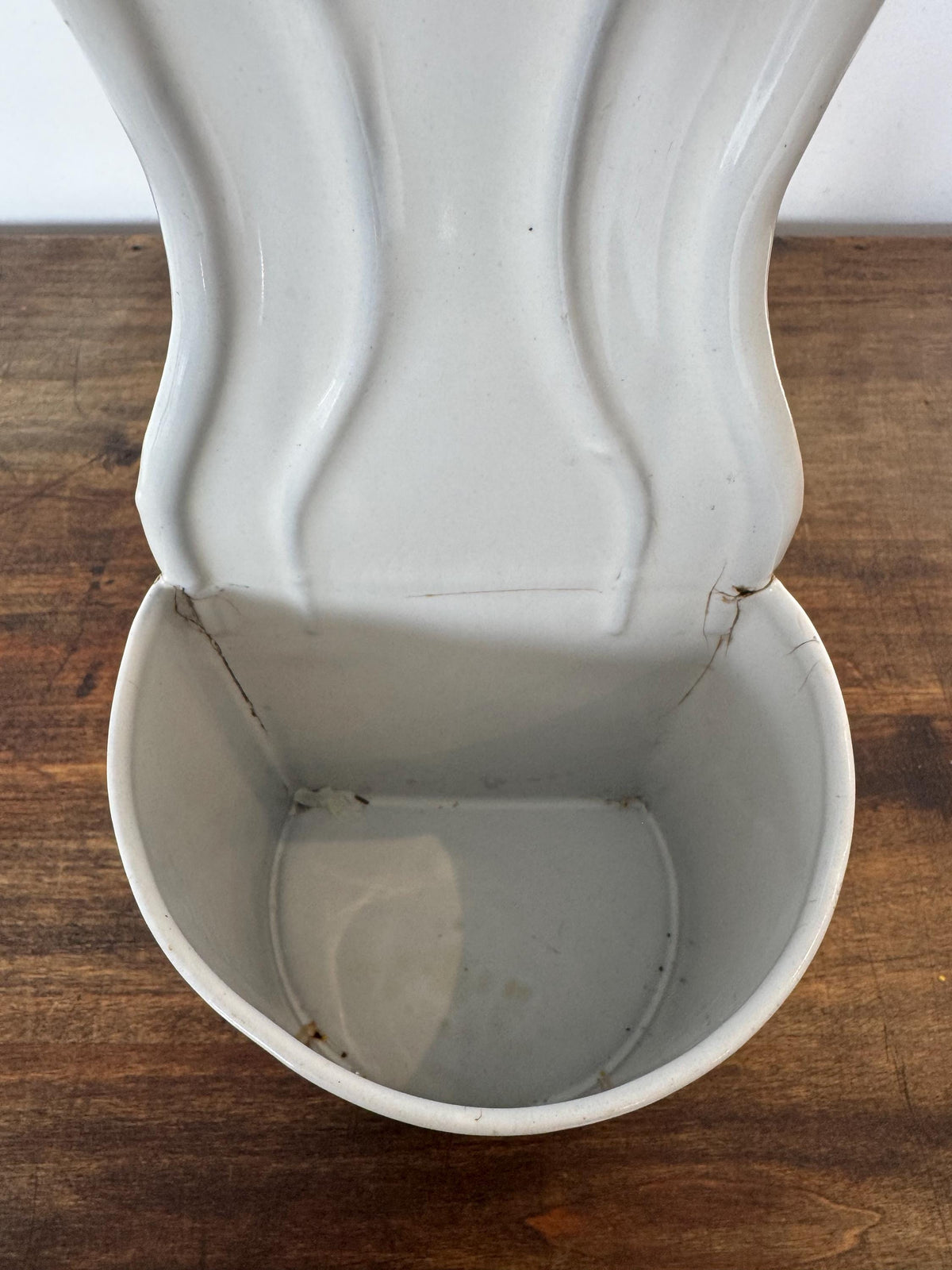 Pot ancien en émail