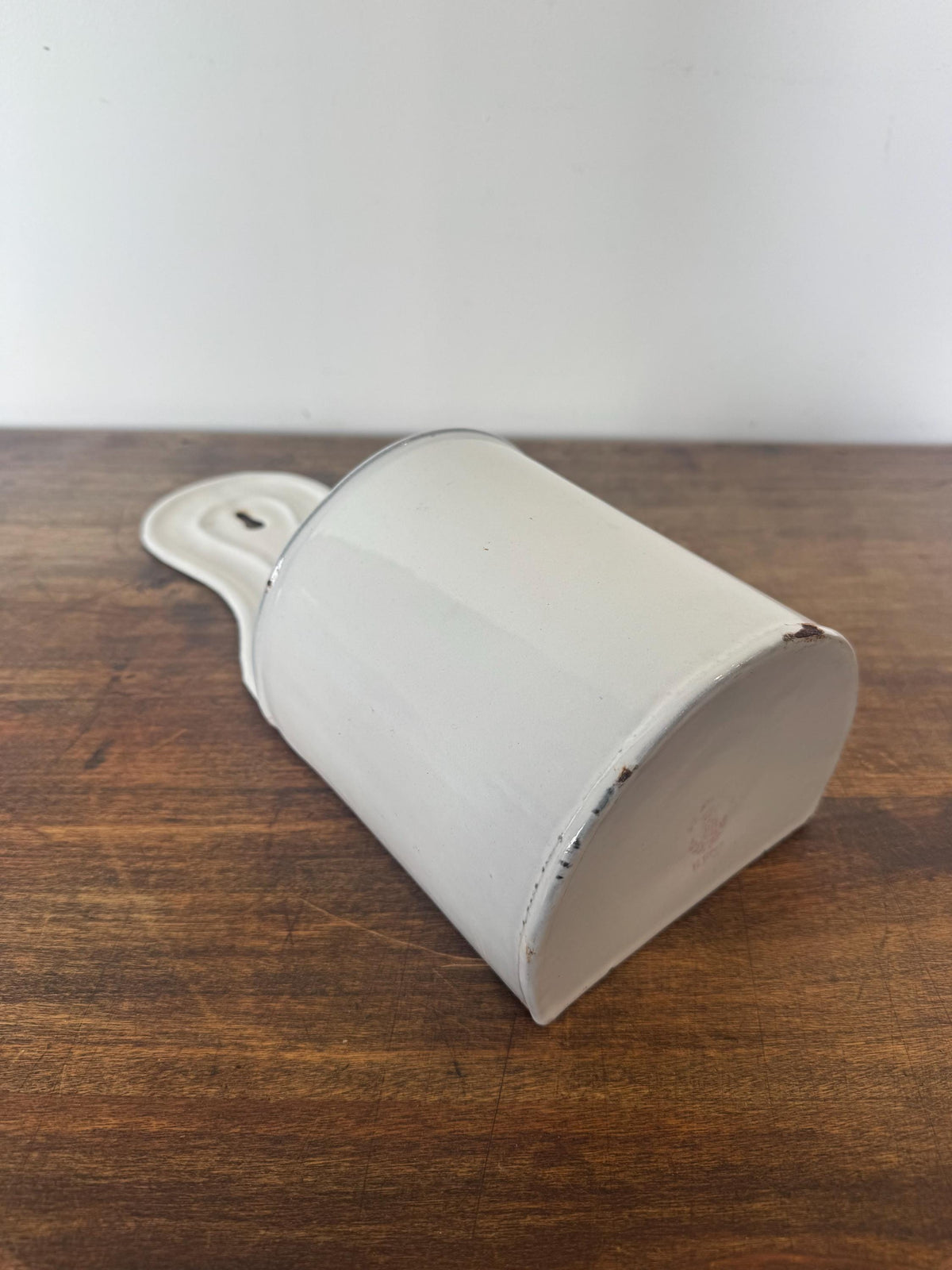 Pot ancien en émail