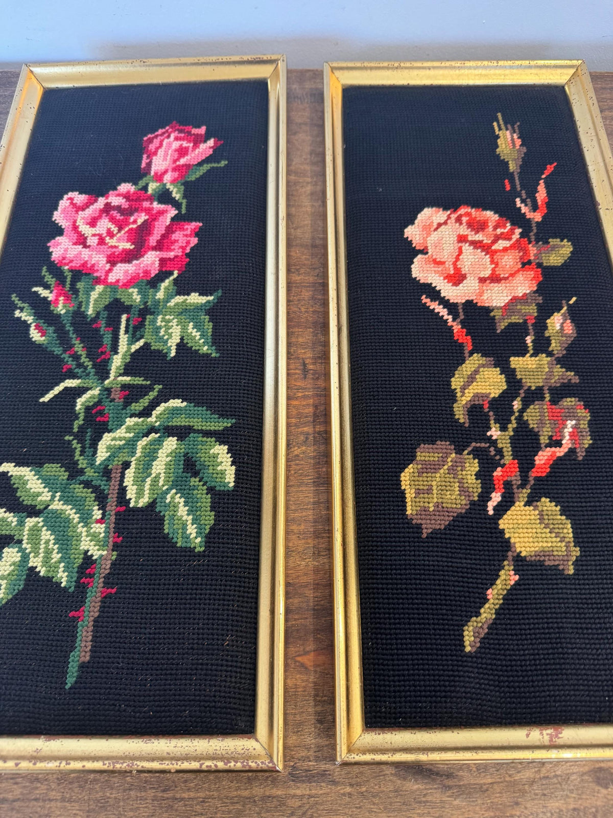 Canevas roses vintage paire tableaux fleurs fond noir