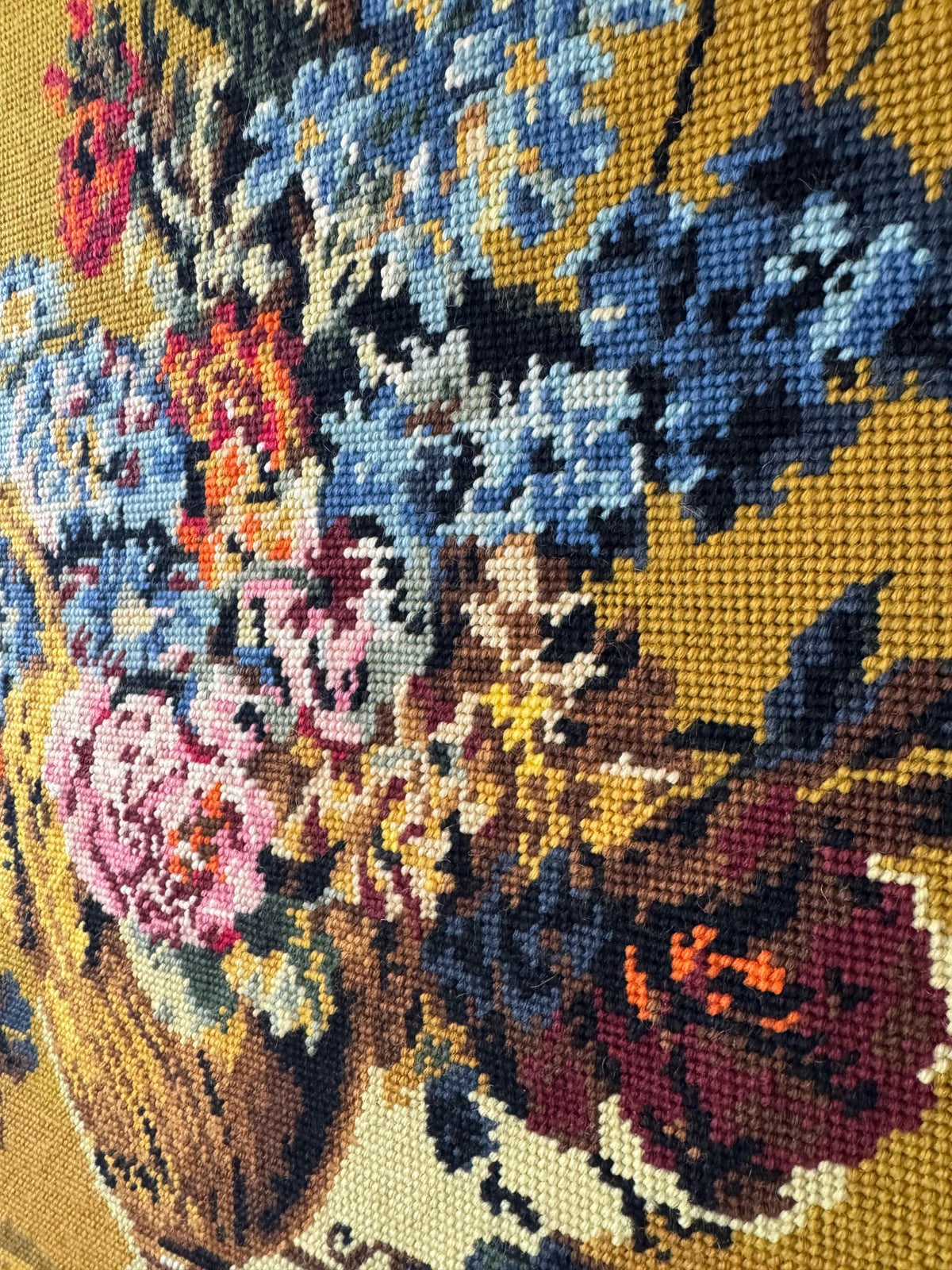 Tableau fleur broderie canevas vintage