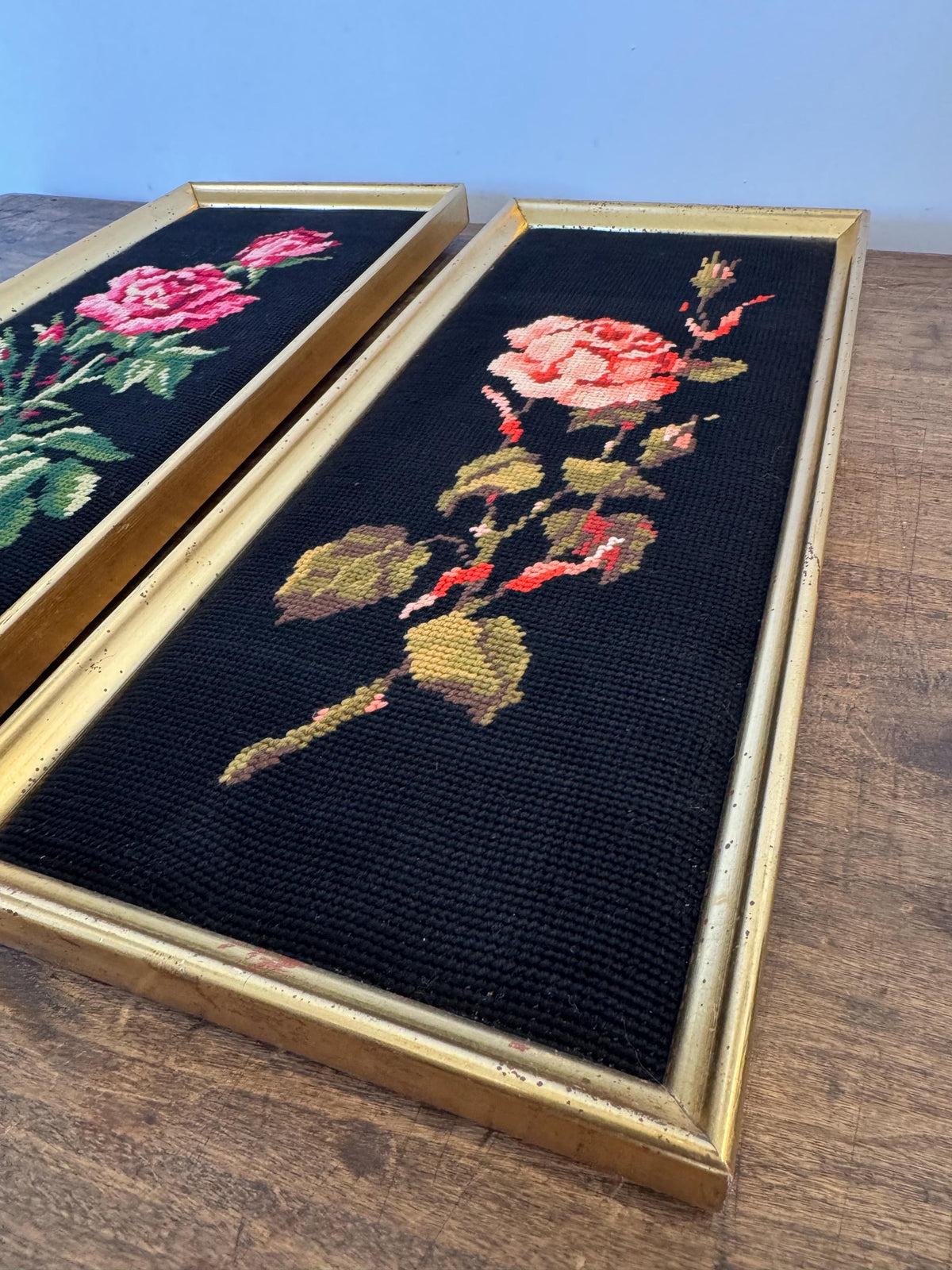Canevas roses vintage paire tableaux fleurs fond noir