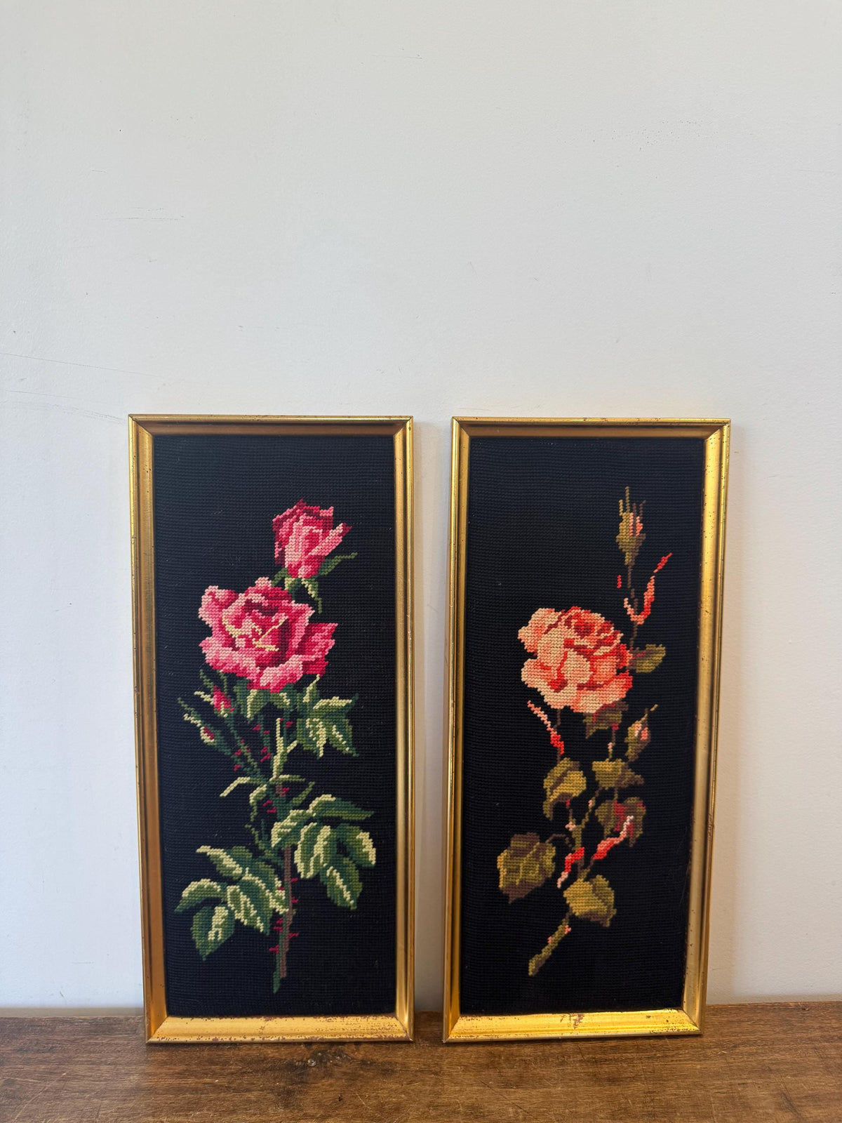 Canevas roses vintage paire tableaux fleurs fond noir