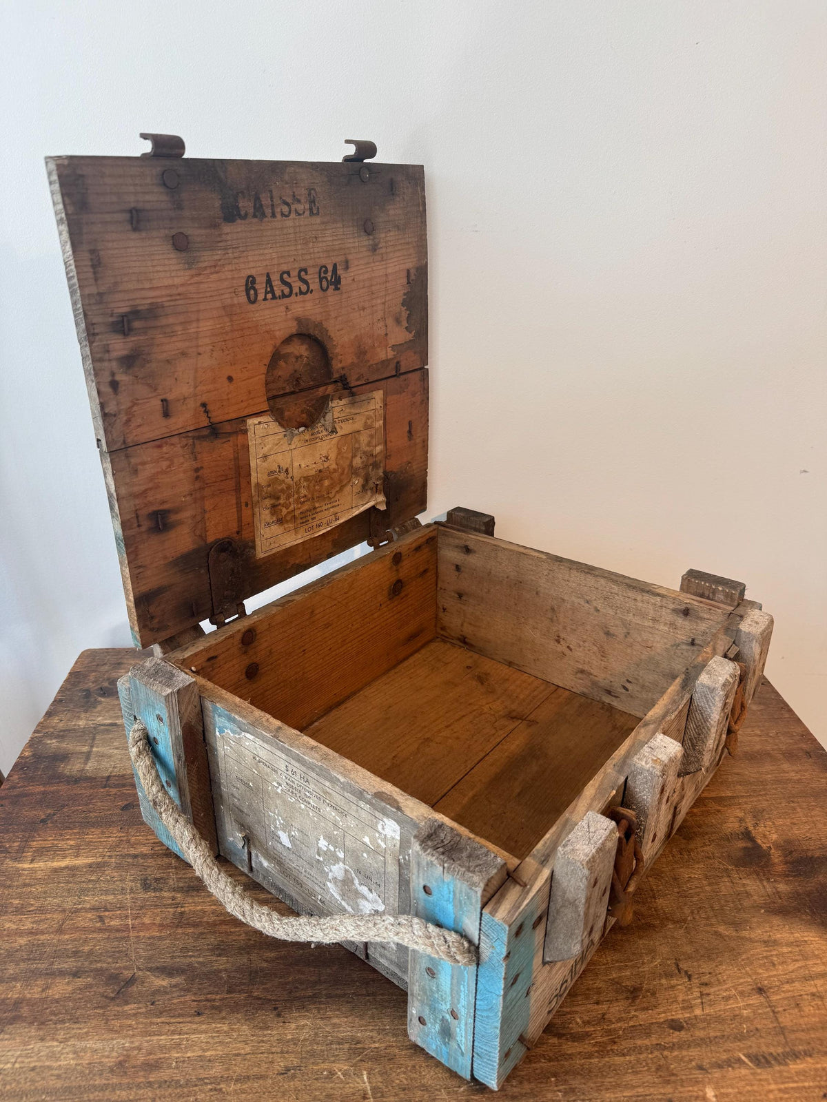Caisse de munitions militaire en bois