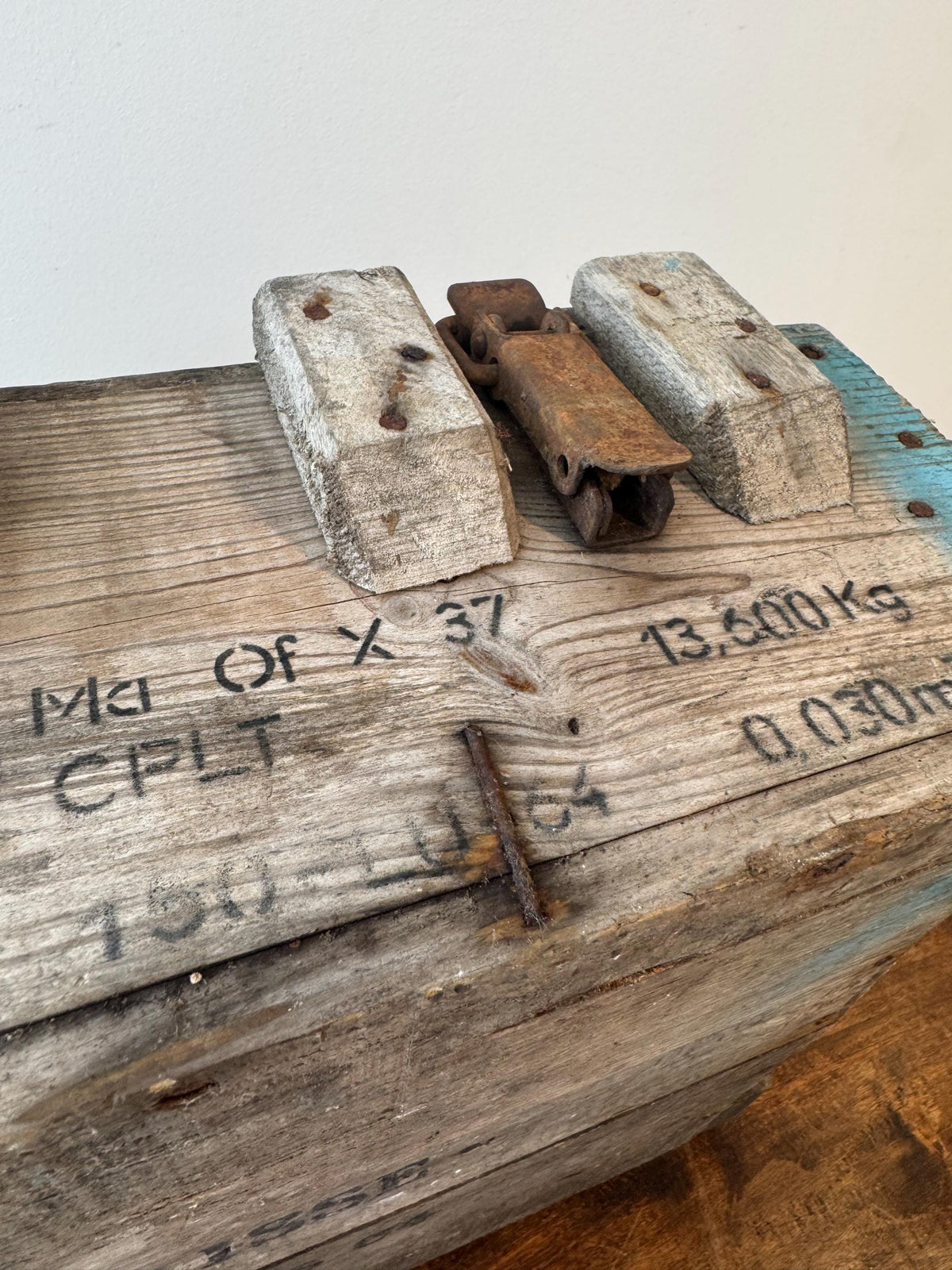 Caisse de munitions militaire en bois