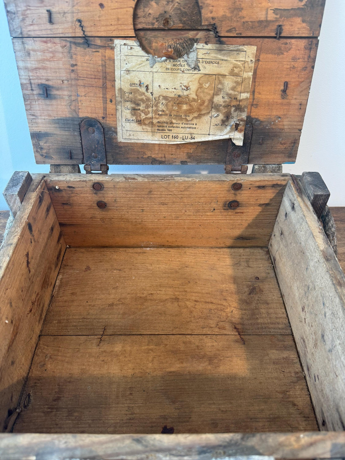 Caisse de munitions militaire en bois