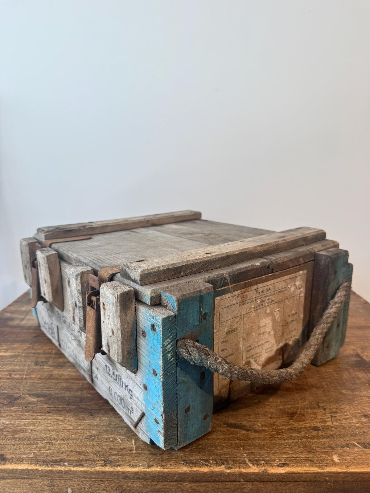 Caisse de munitions militaire en bois