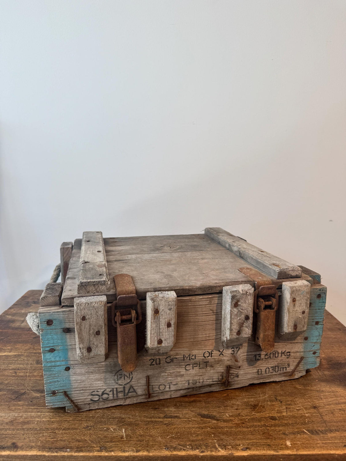 Caisse de munitions militaire en bois