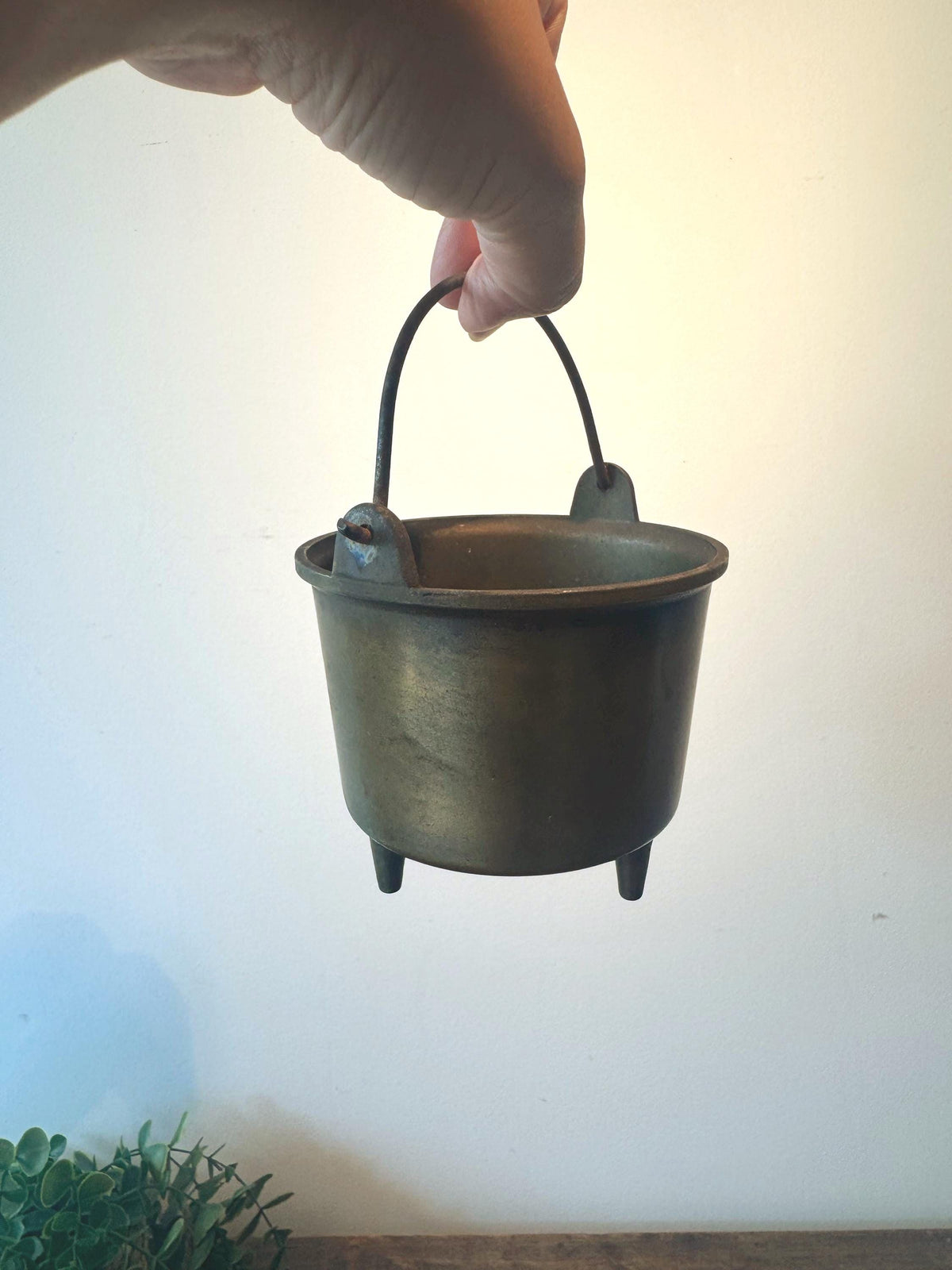 Petit chaudron ancien en laiton