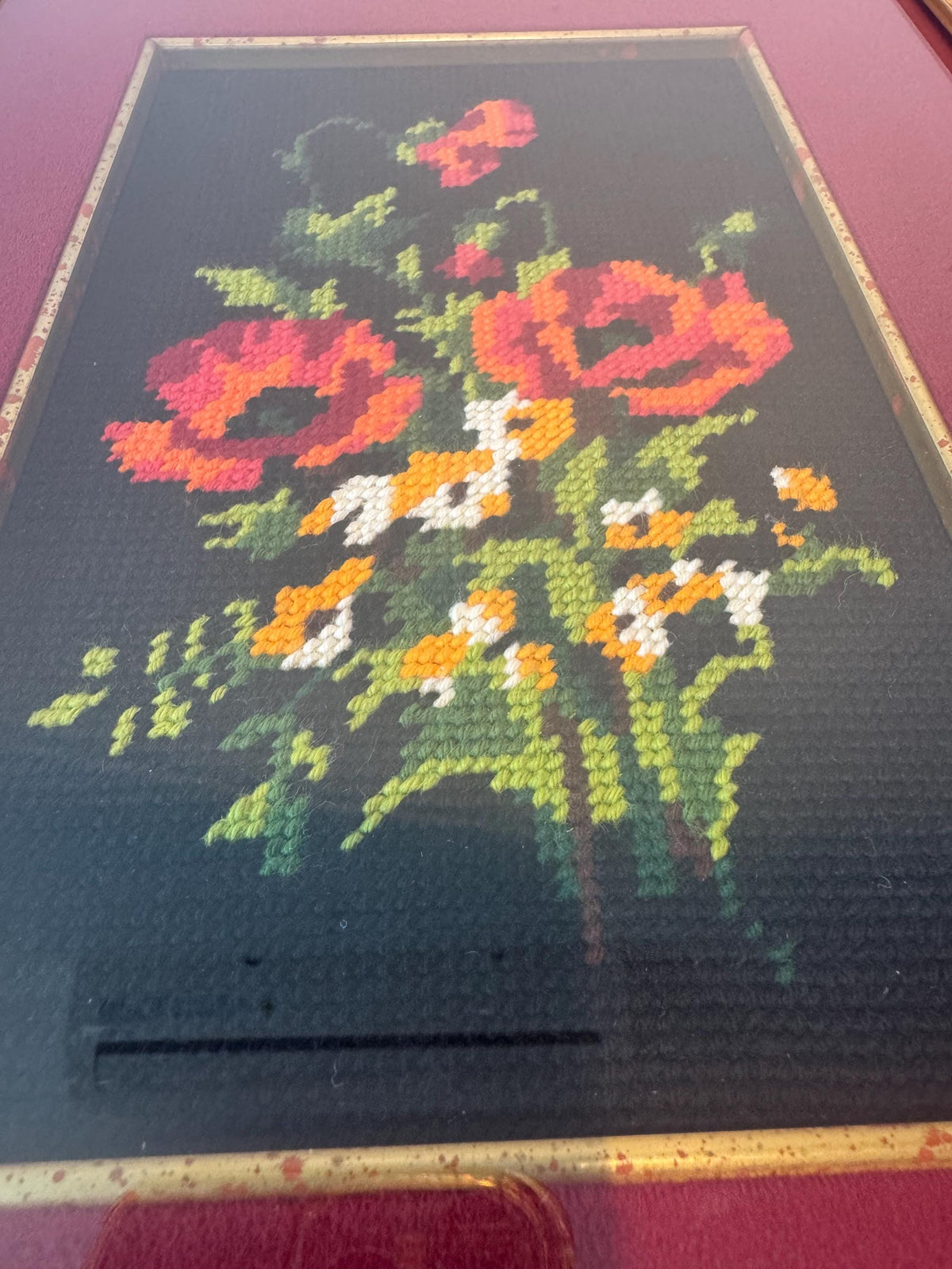 Broderie vintage bouquet de roses cadre doré