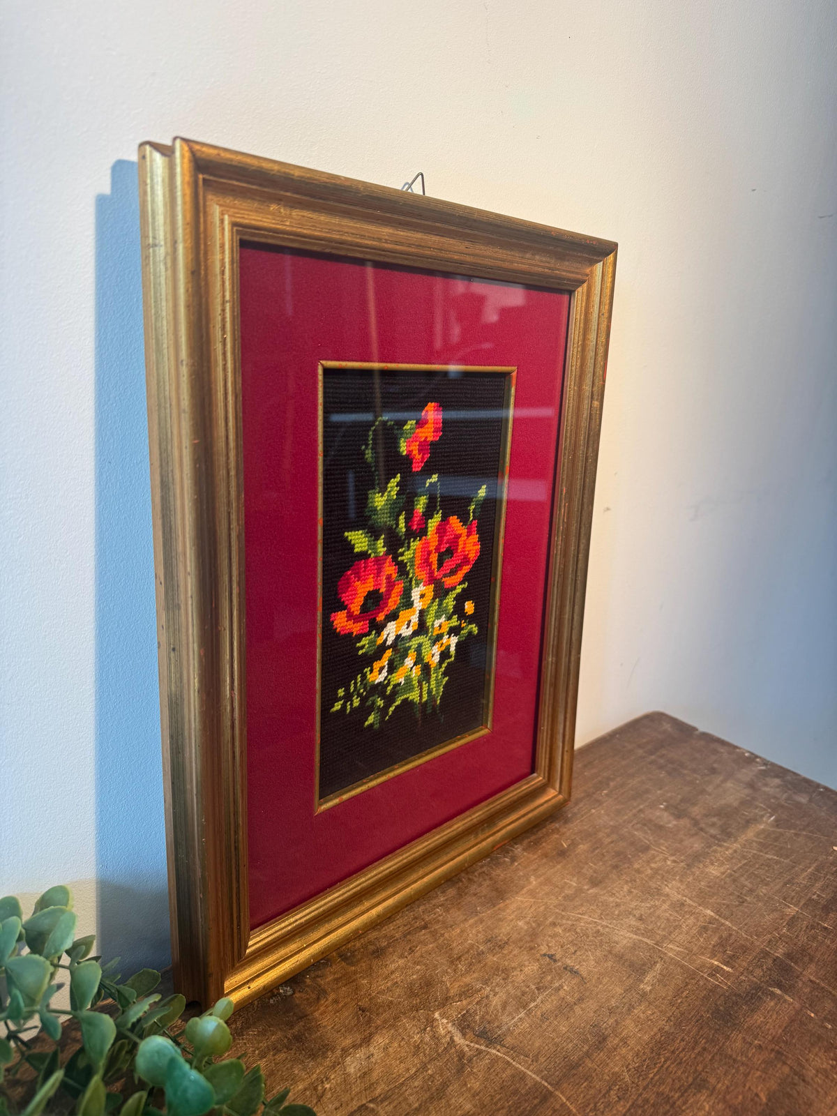 Broderie vintage bouquet de roses cadre doré
