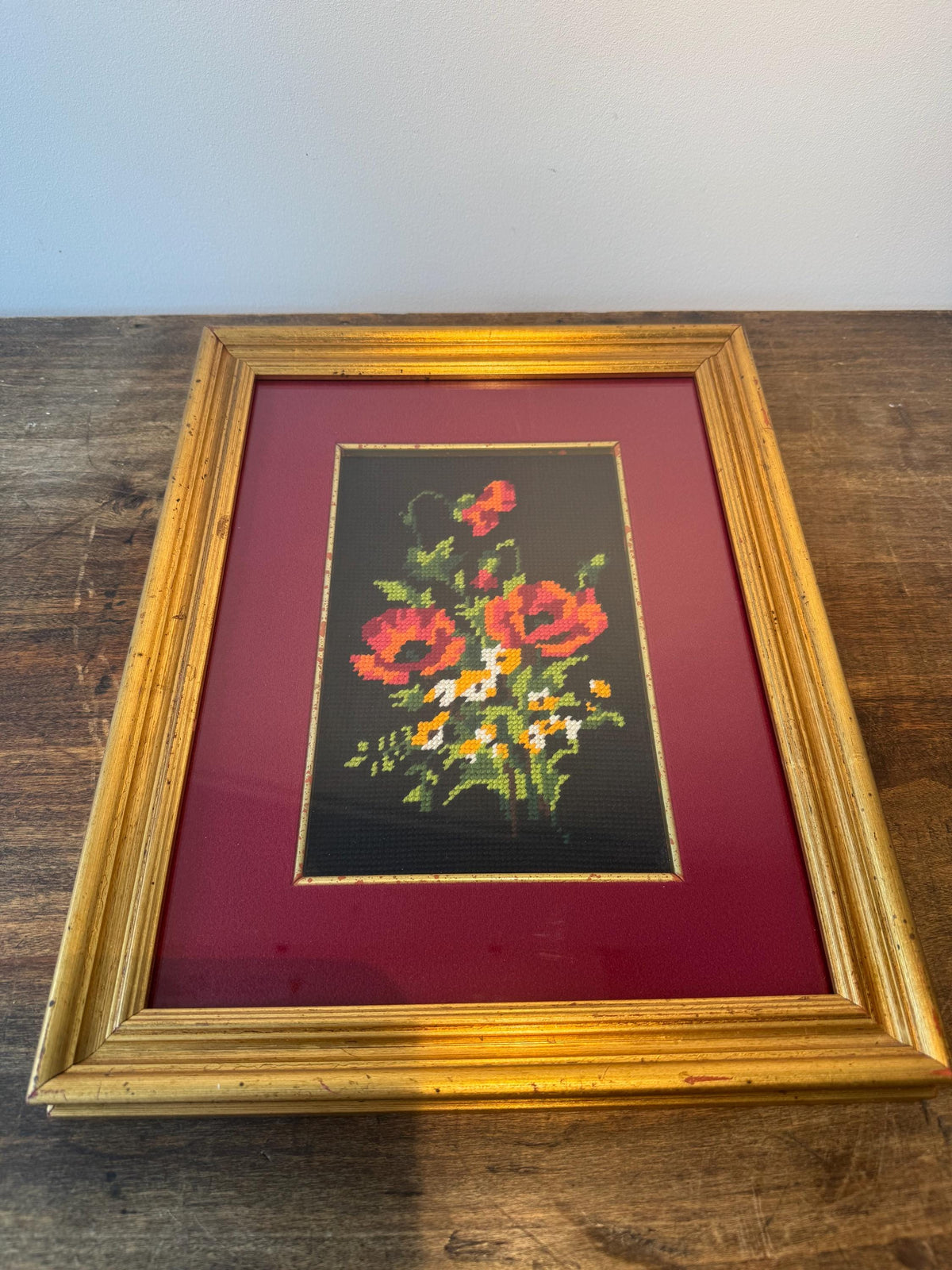 Broderie vintage bouquet de roses cadre doré